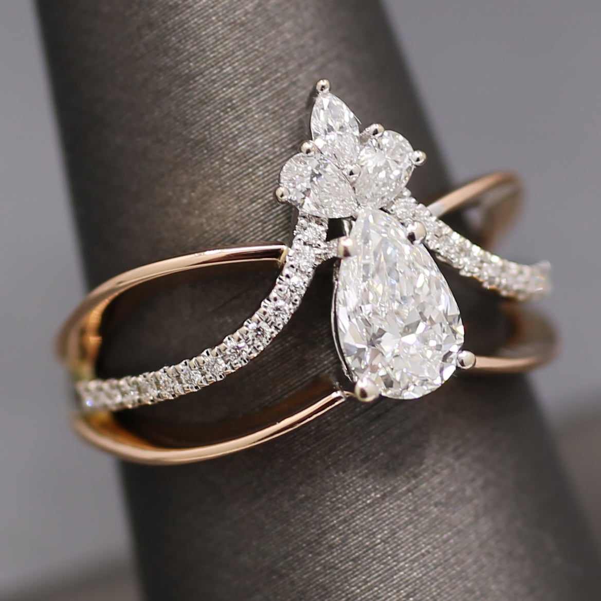 Gorgeous Simon G GIA Certified Pear Cut Diamond Band Ring in 18k Rose Gold