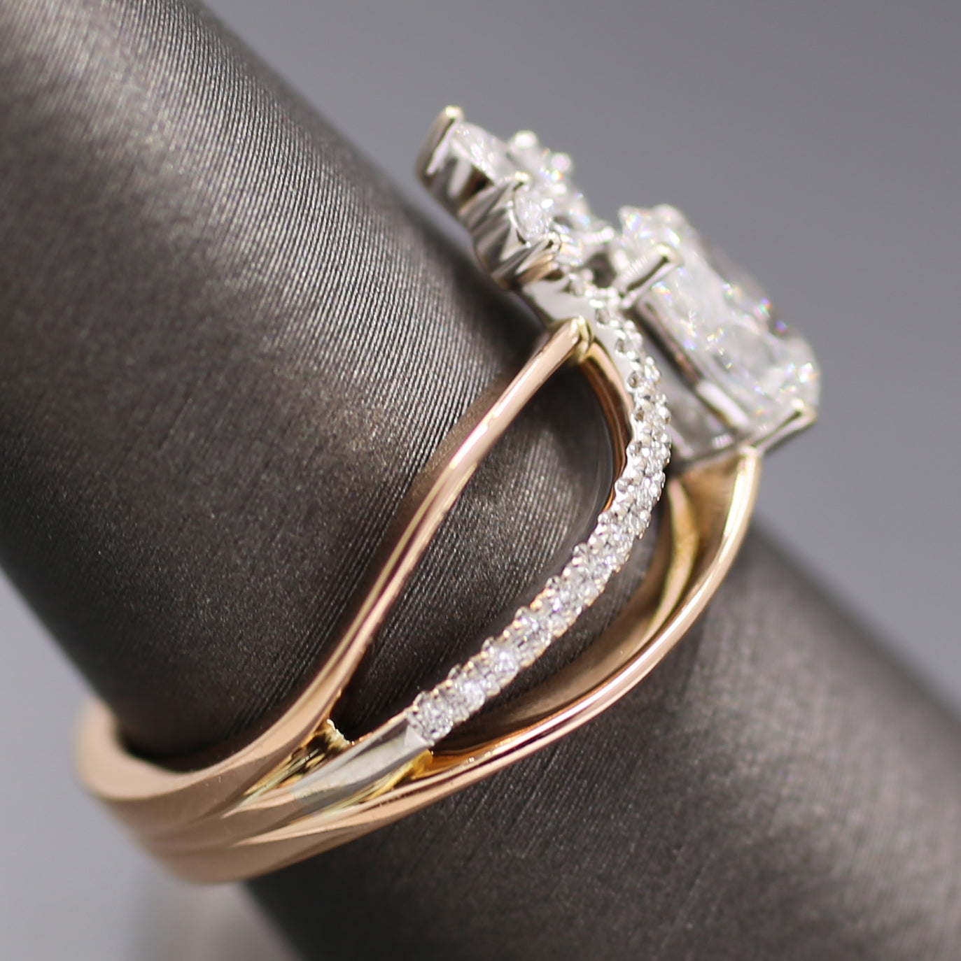 Gorgeous Simon G GIA Certified Pear Cut Diamond Band Ring in 18k Rose Gold