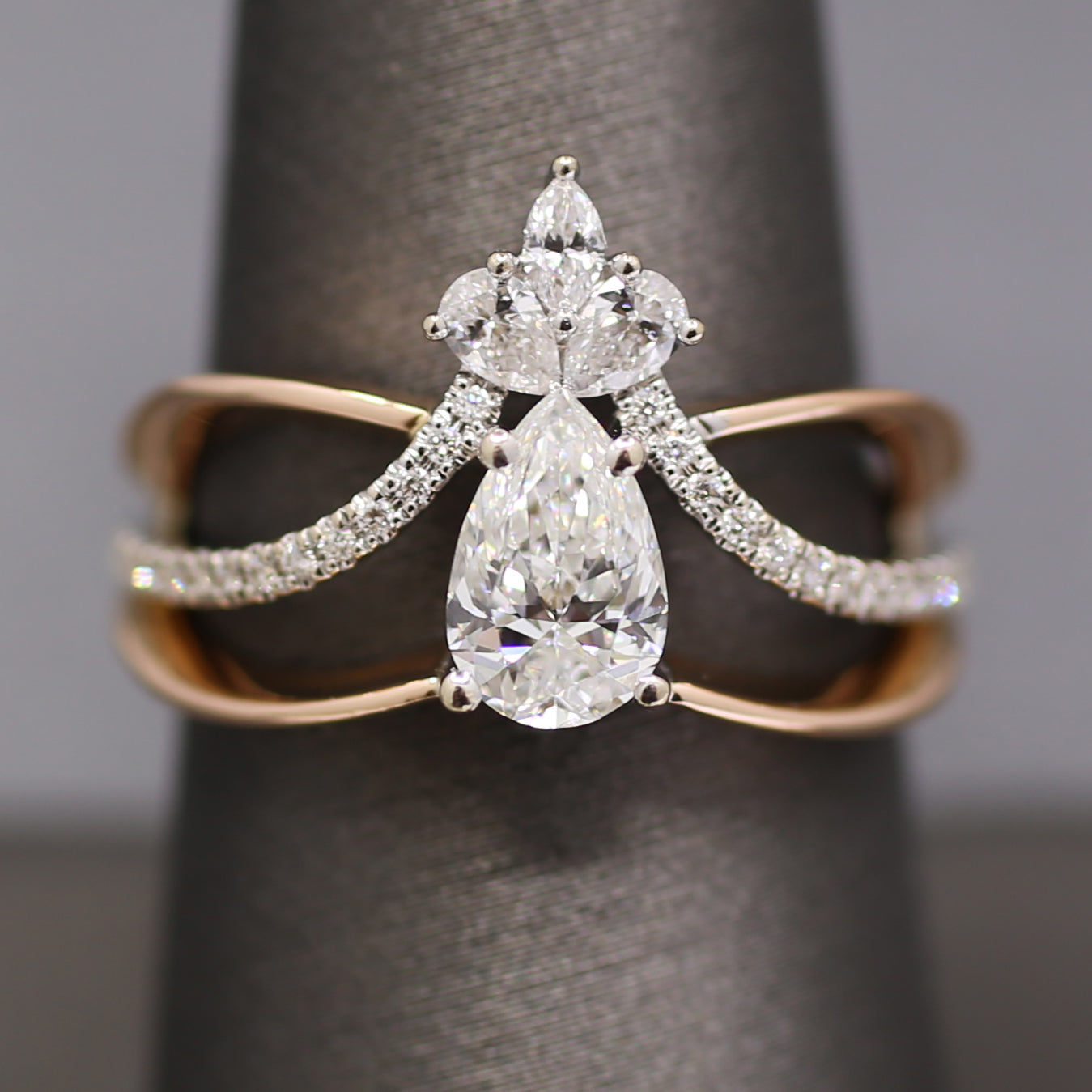 Gorgeous Simon G GIA Certified Pear Cut Diamond Band Ring in 18k Rose Gold