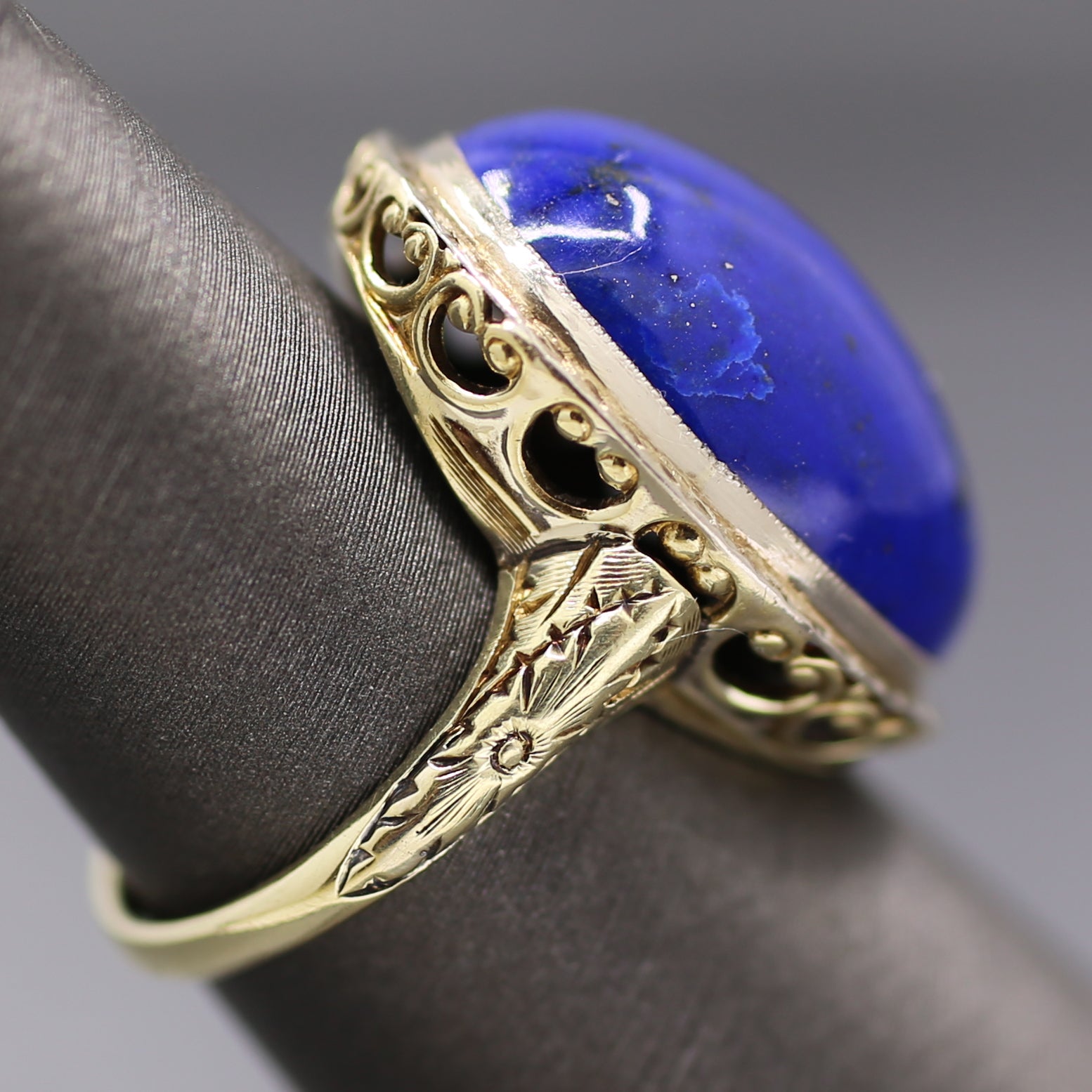 Victorian Lovely Lapis Cabochon Bezel Set Ring in 14k Yellow Gold