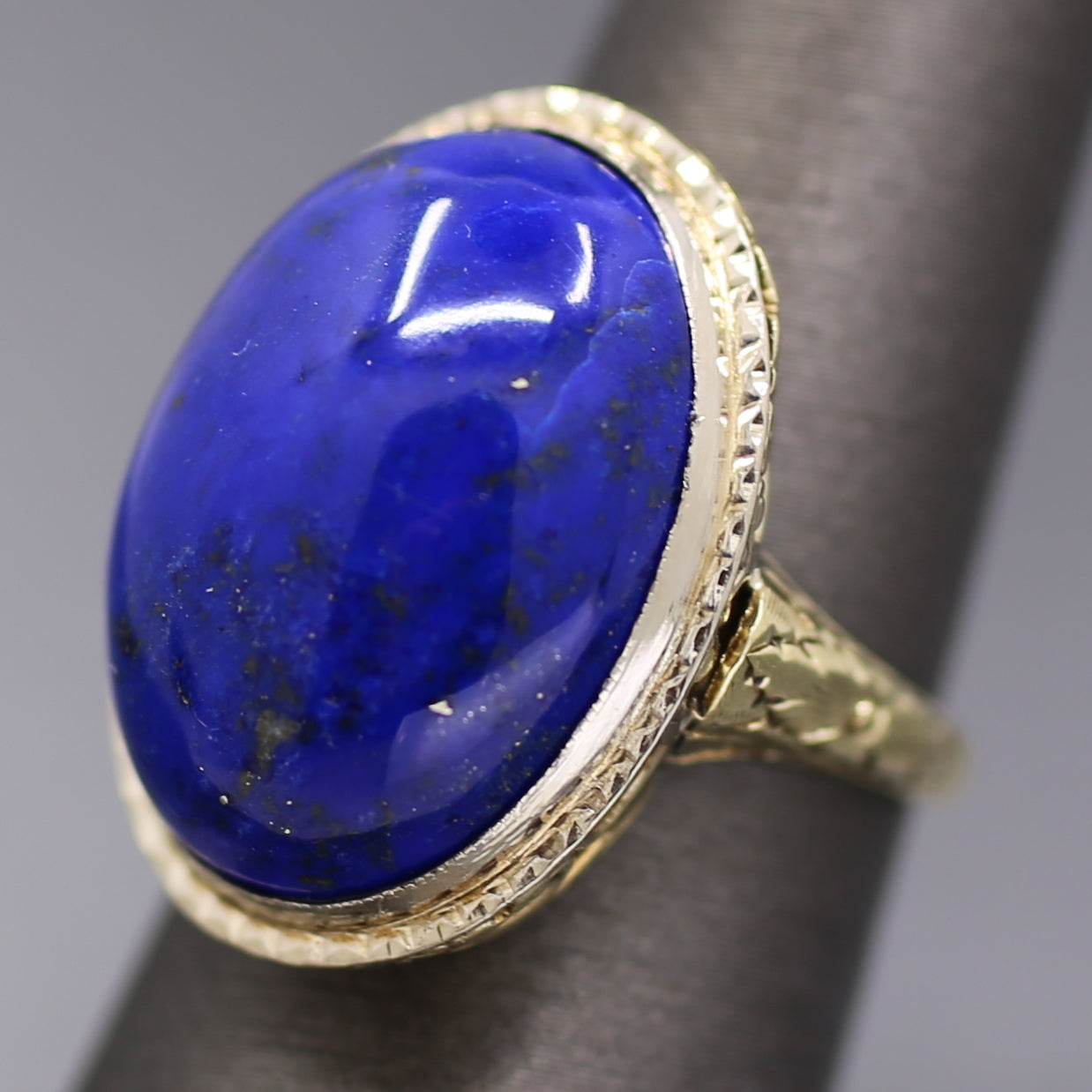 Victorian Lovely Lapis Cabochon Bezel Set Ring in 14k Yellow Gold