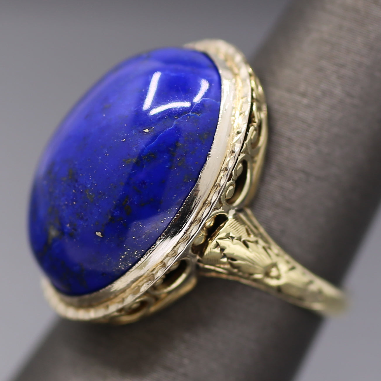Victorian Lovely Lapis Cabochon Bezel Set Ring in 14k Yellow Gold