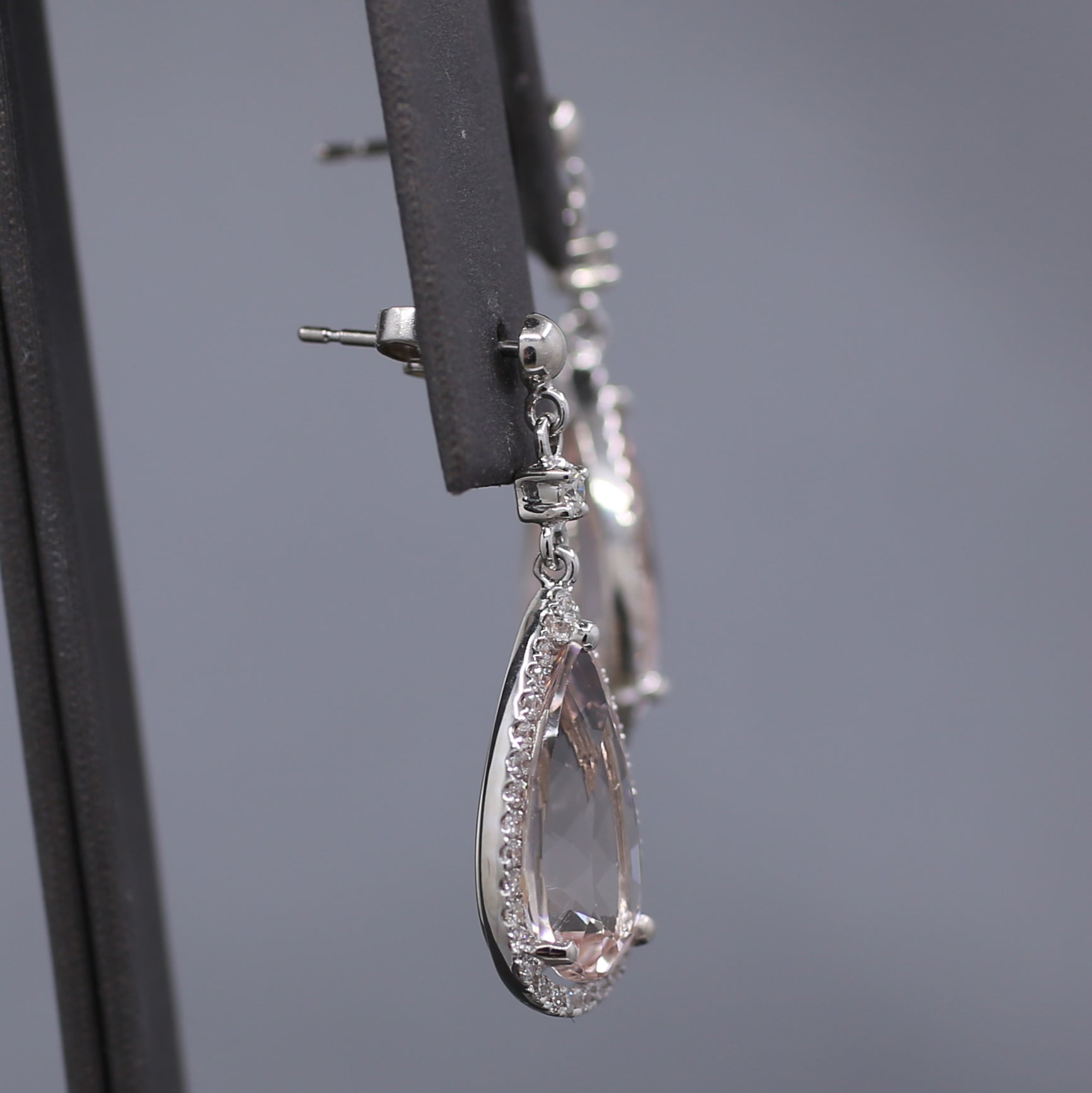 Sparkling 18k Morganite and Diamond Teardrop Dangle Earrings
