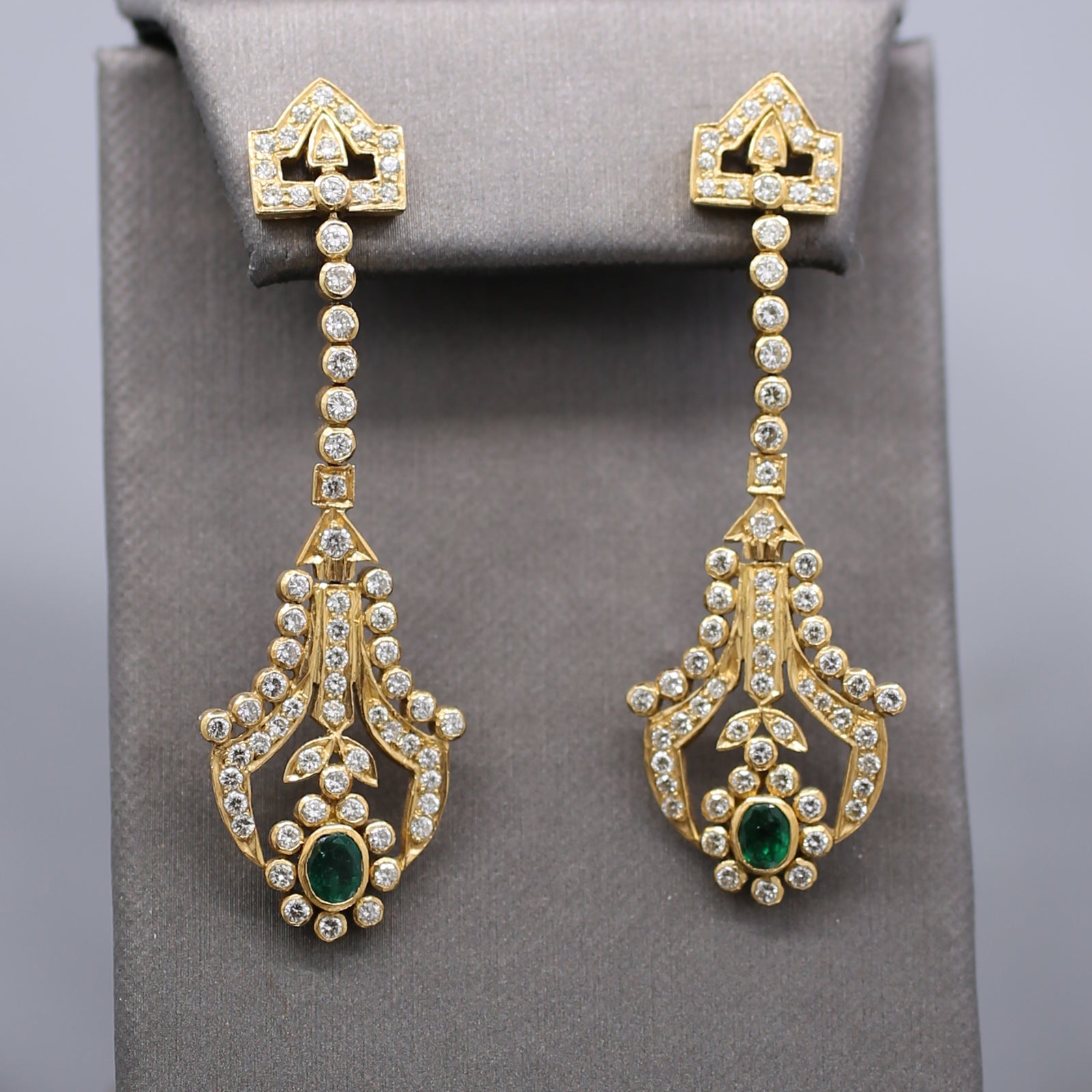 Spectacular Diamond and Emerald Drop Dangle Earrings in 18k Yellow Gold