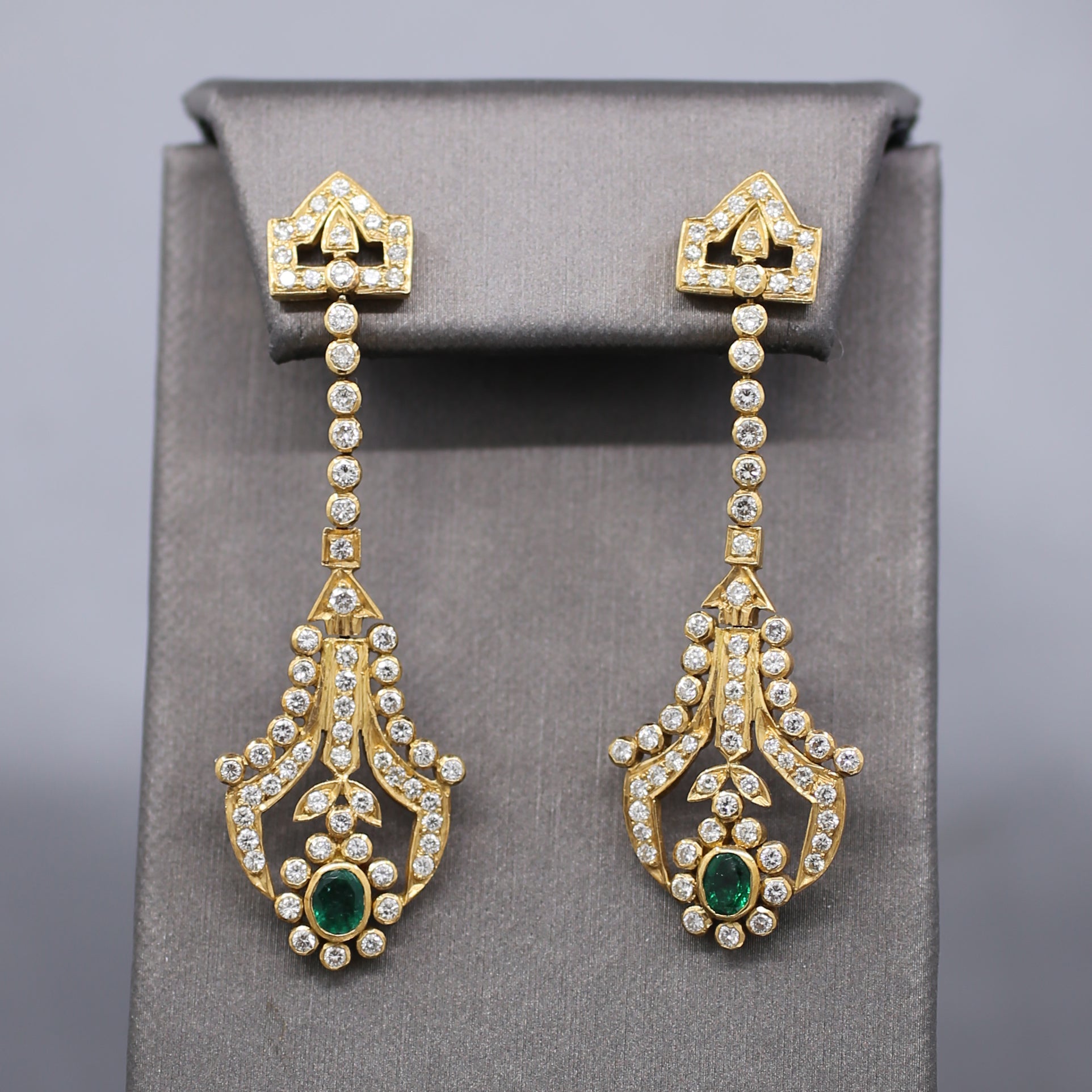 Spectacular Diamond and Emerald Drop Dangle Earrings in 18k Yellow Gold
