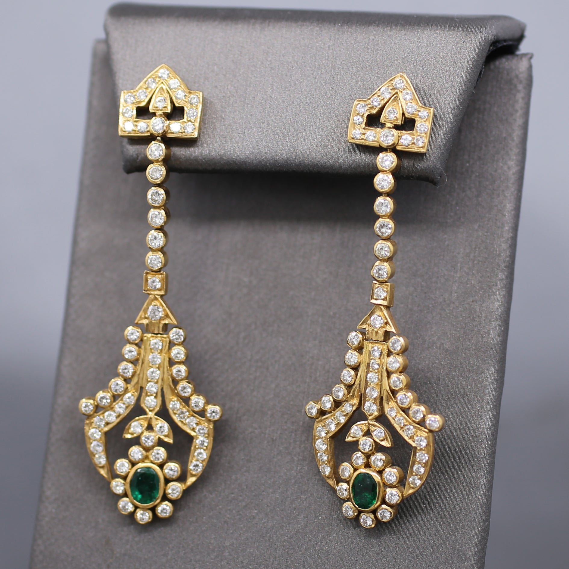 Spectacular Diamond and Emerald Drop Dangle Earrings in 18k Yellow Gold