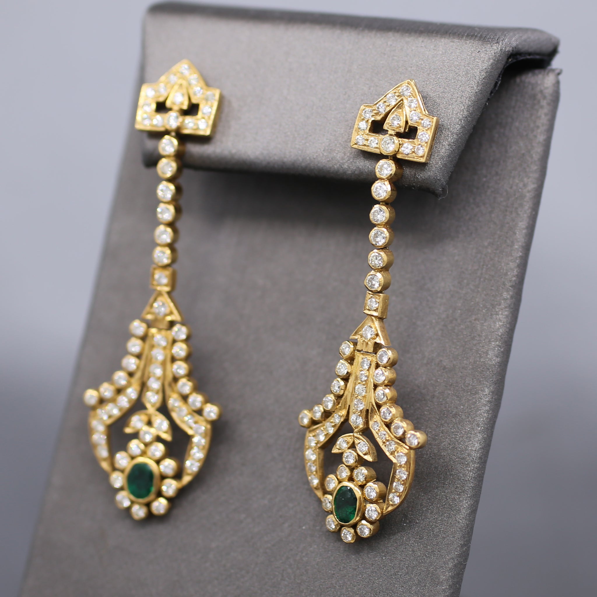 Spectacular Diamond and Emerald Drop Dangle Earrings in 18k Yellow Gold