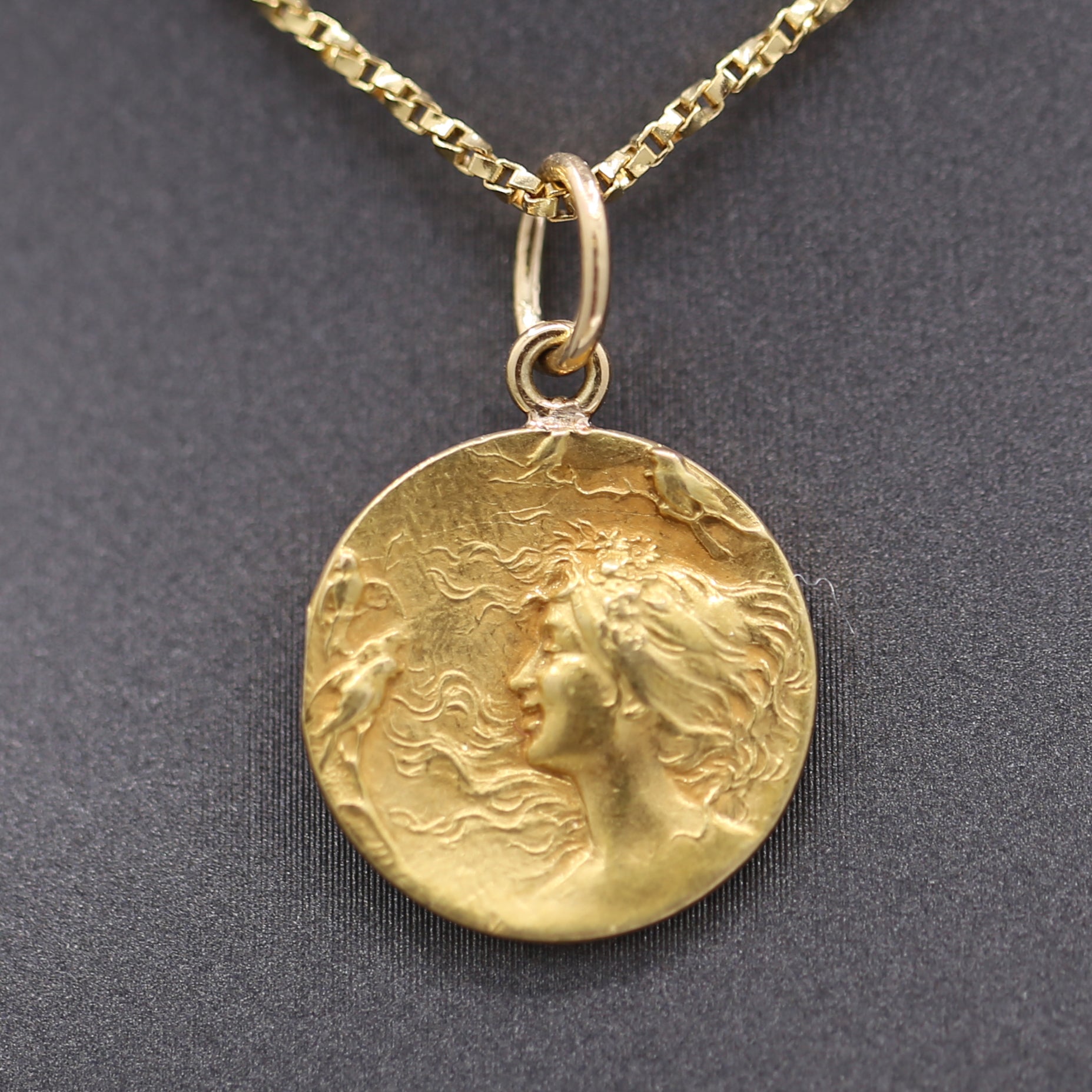 Lovely Art Nouveau Pendant of Women's Silhouette in Solid 18k Yellow Gold