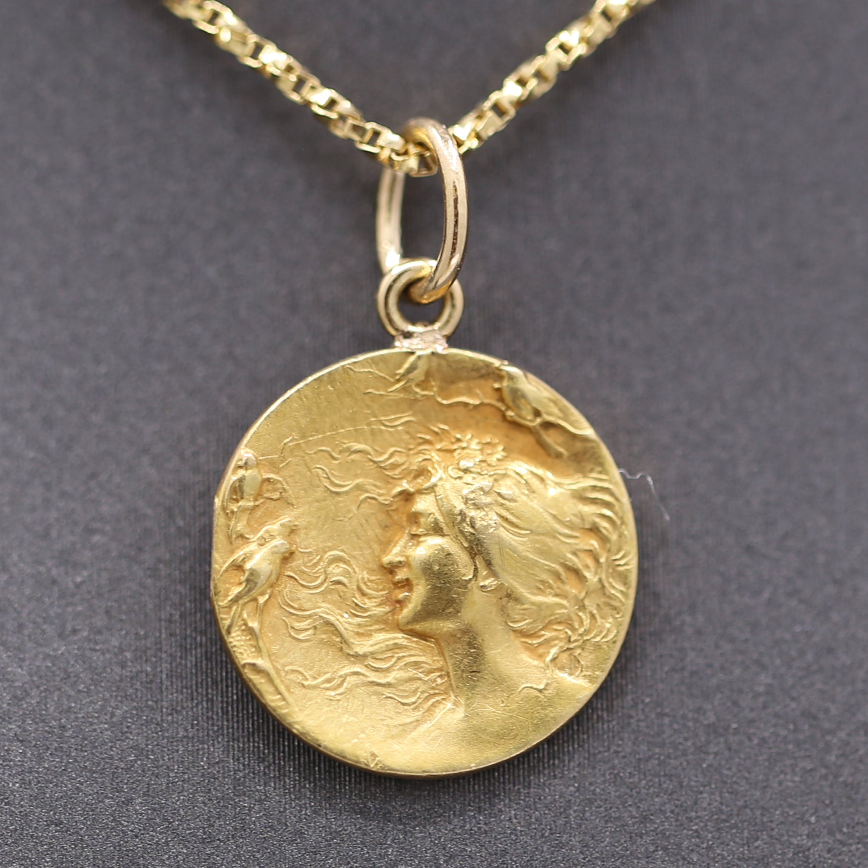 Lovely Art Nouveau Pendant of Women's Silhouette in Solid 18k Yellow Gold
