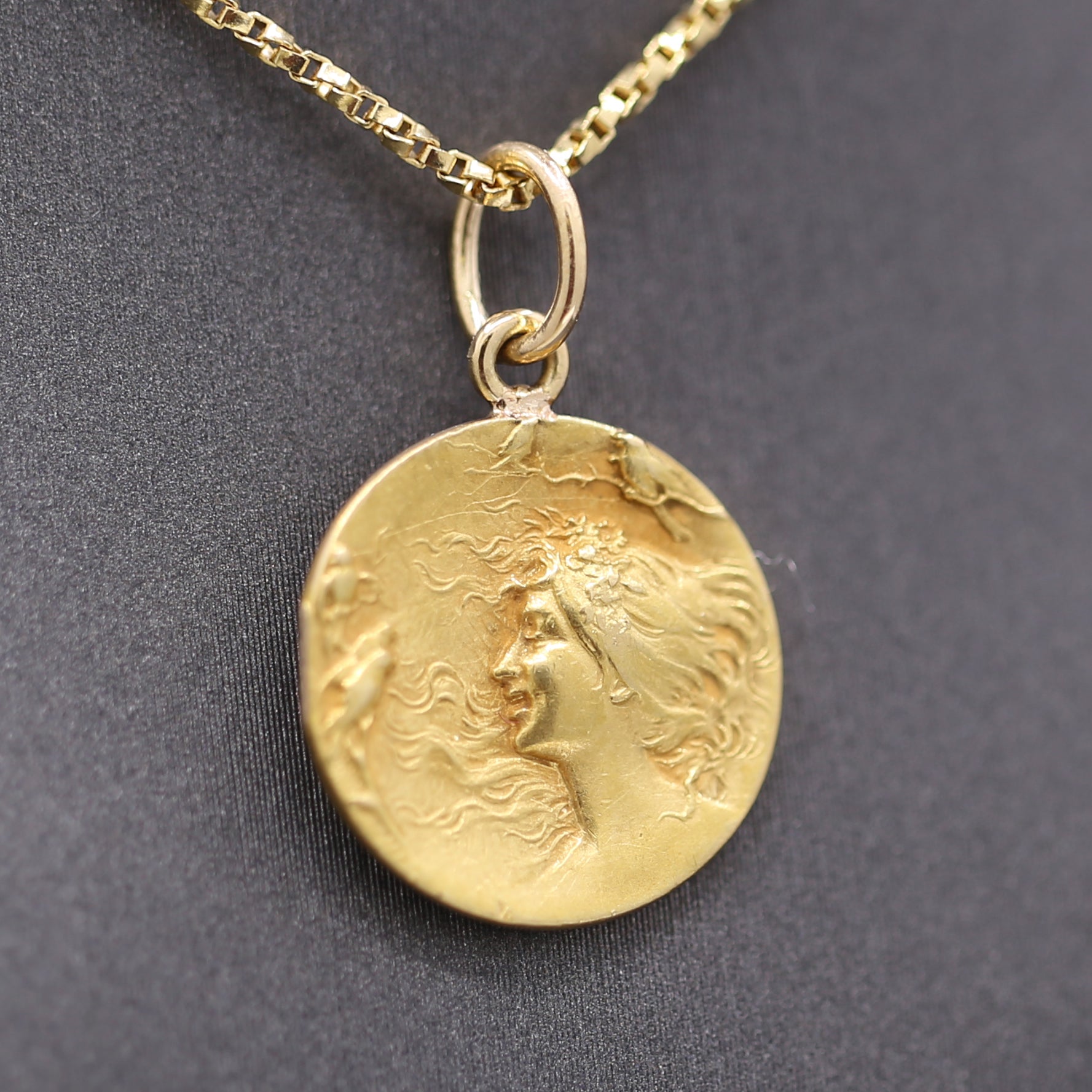 Lovely Art Nouveau Pendant of Women's Silhouette in Solid 18k Yellow Gold