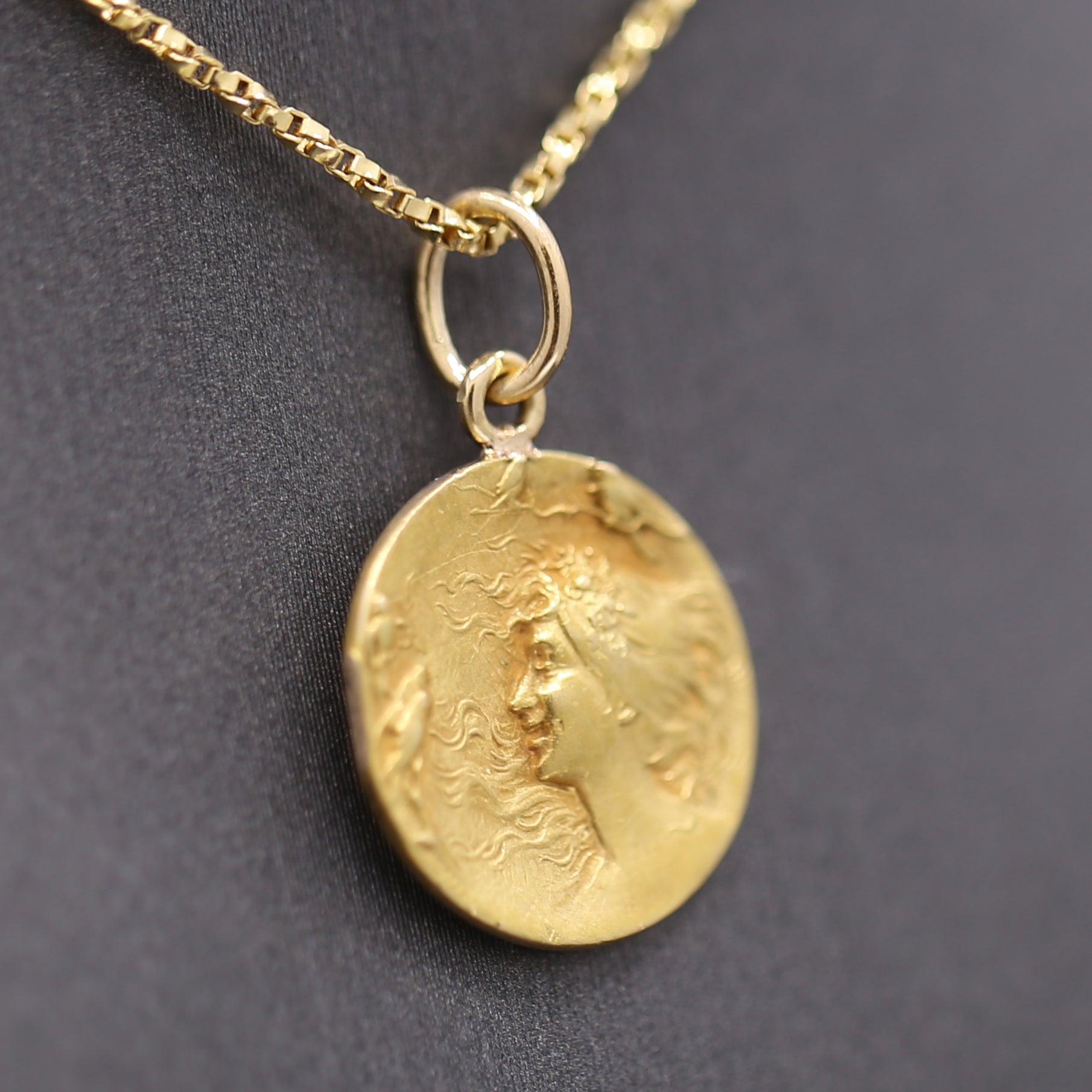 Lovely Art Nouveau Pendant of Women's Silhouette in Solid 18k Yellow Gold