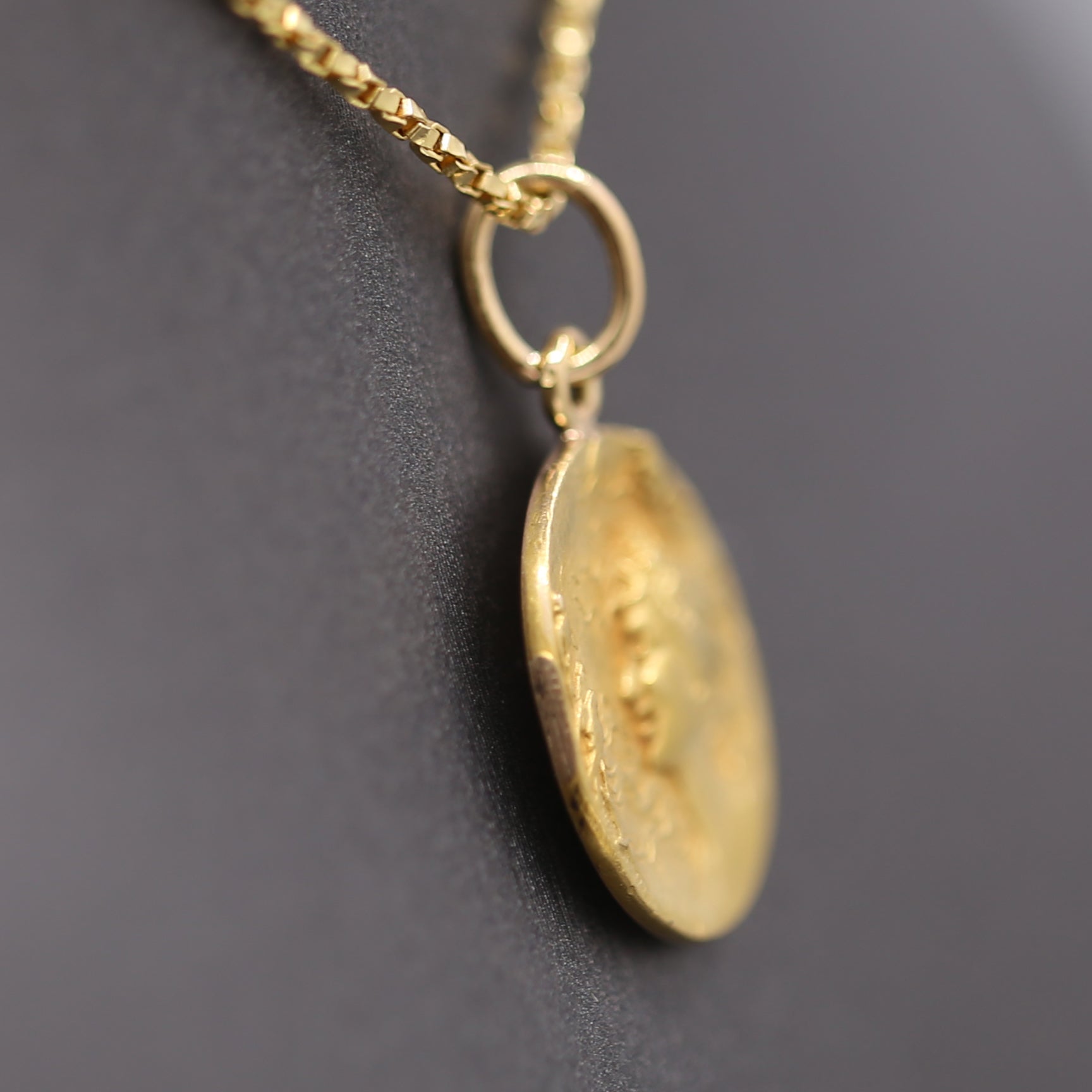 Lovely Art Nouveau Pendant of Women's Silhouette in Solid 18k Yellow Gold