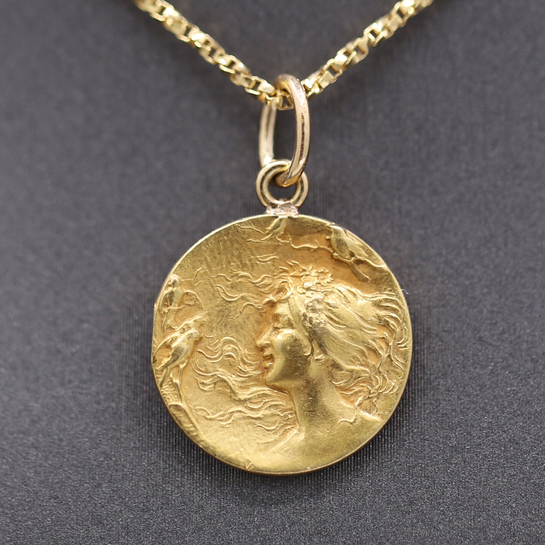 Lovely Art Nouveau Pendant of Women's Silhouette in Solid 18k Yellow Gold