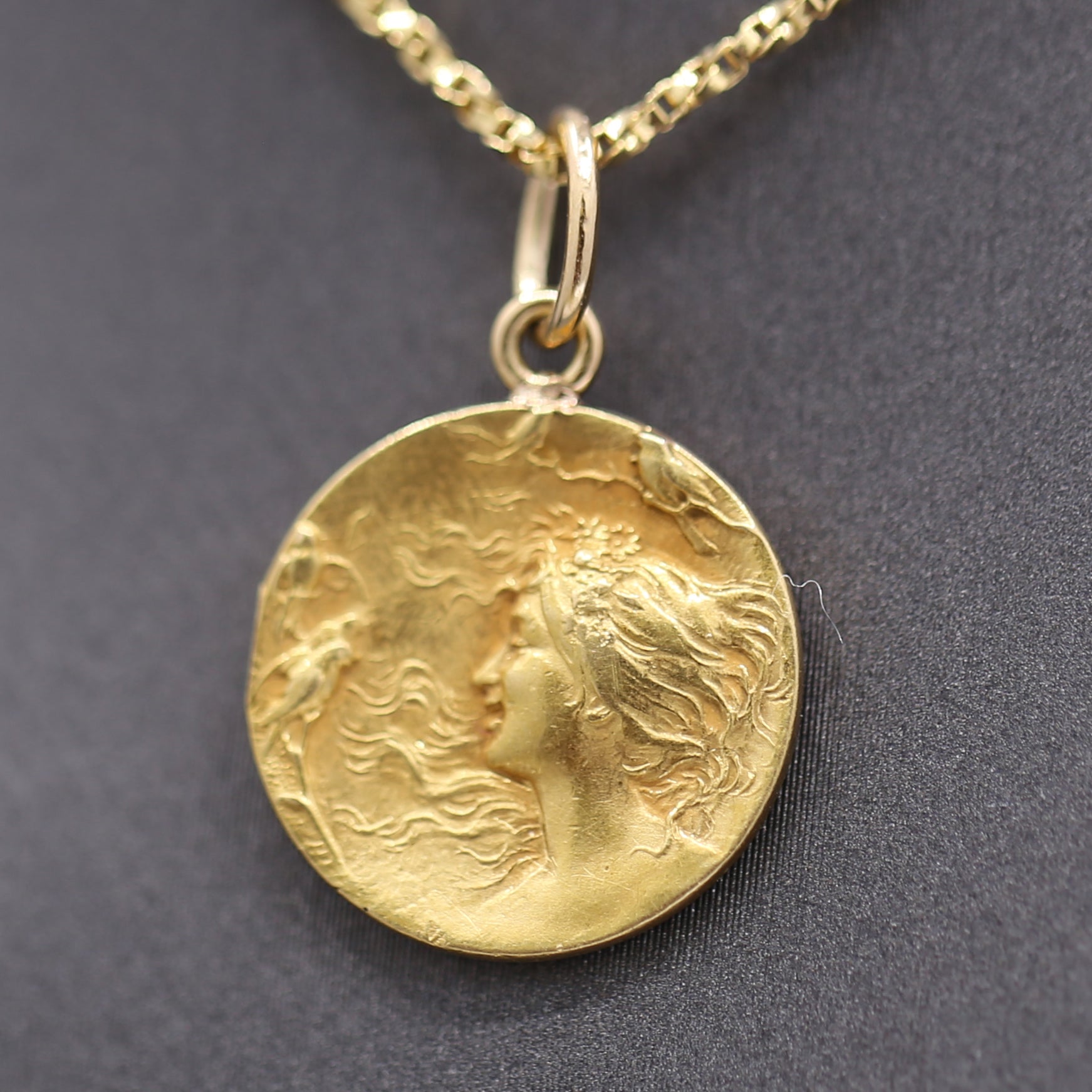 Lovely Art Nouveau Pendant of Women's Silhouette in Solid 18k Yellow Gold