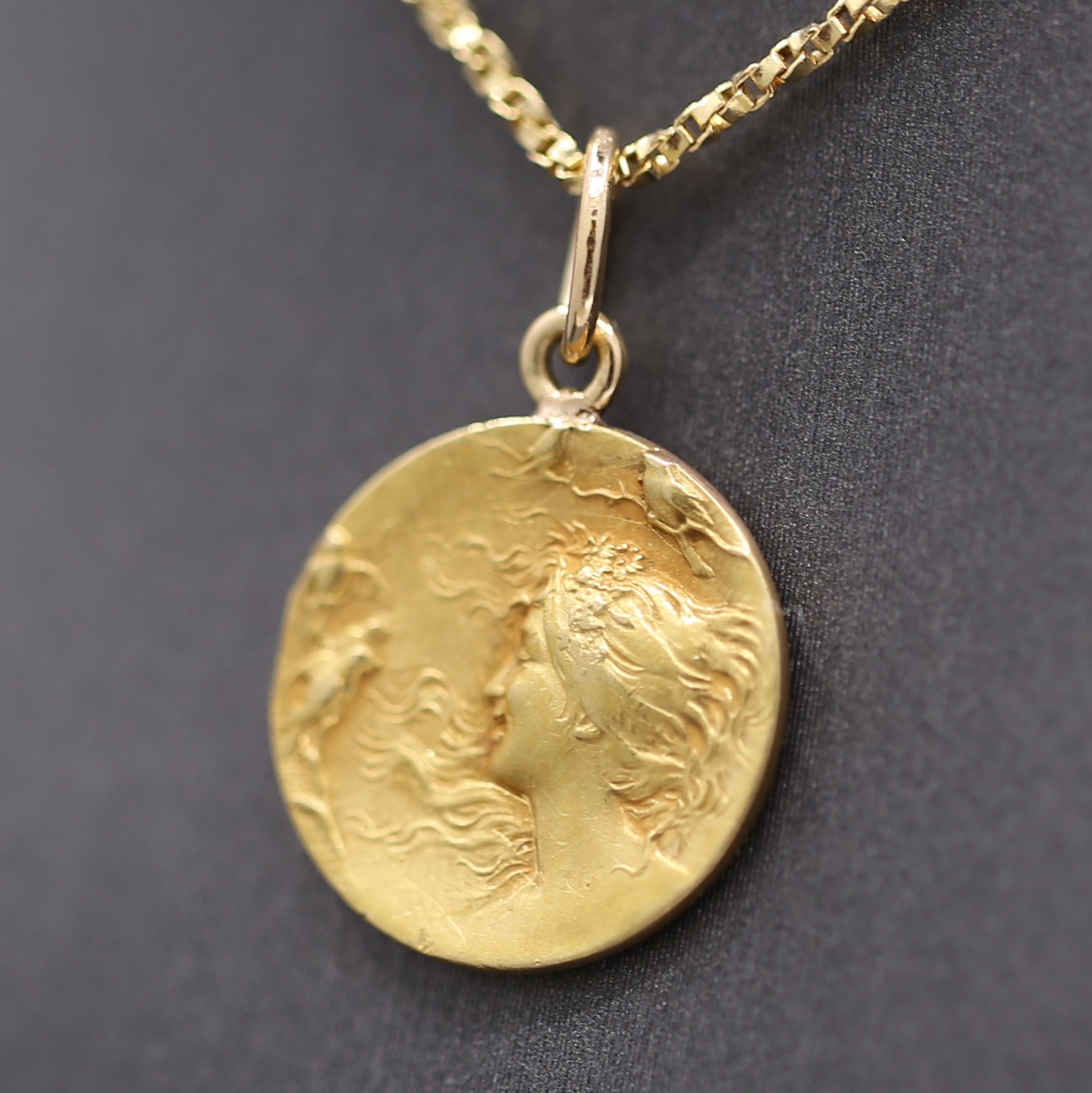 Lovely Art Nouveau Pendant of Women's Silhouette in Solid 18k Yellow Gold