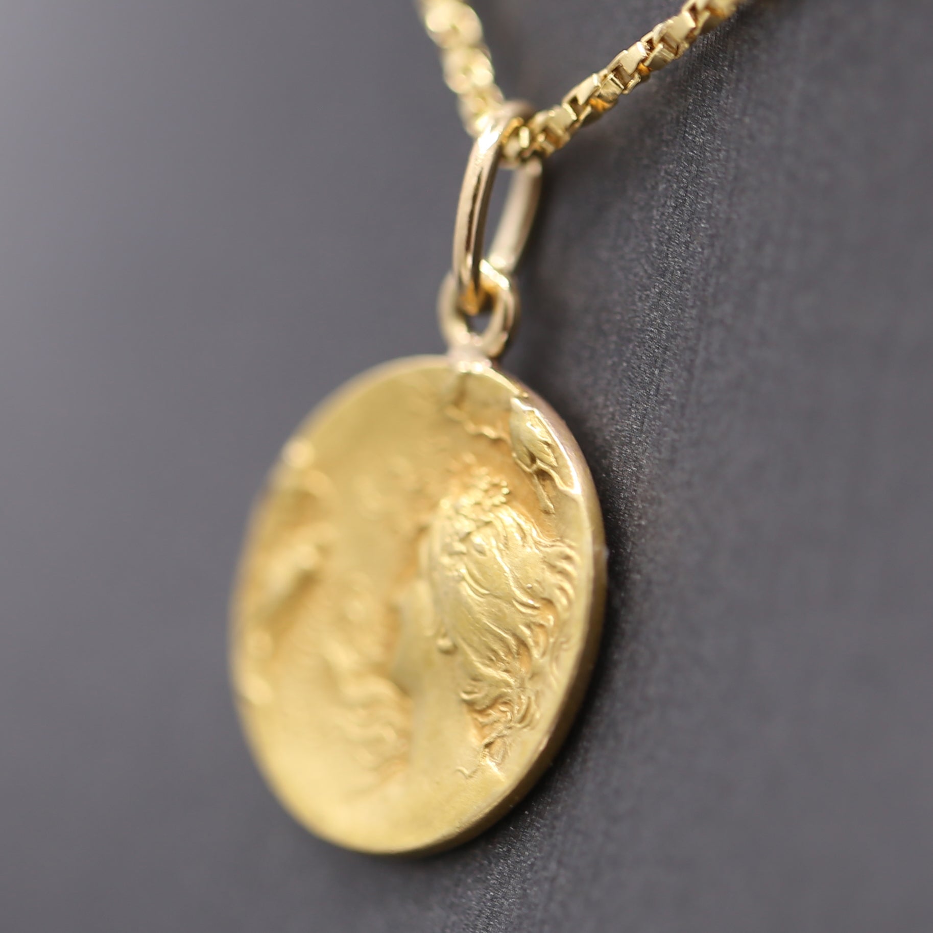 Lovely Art Nouveau Pendant of Women's Silhouette in Solid 18k Yellow Gold