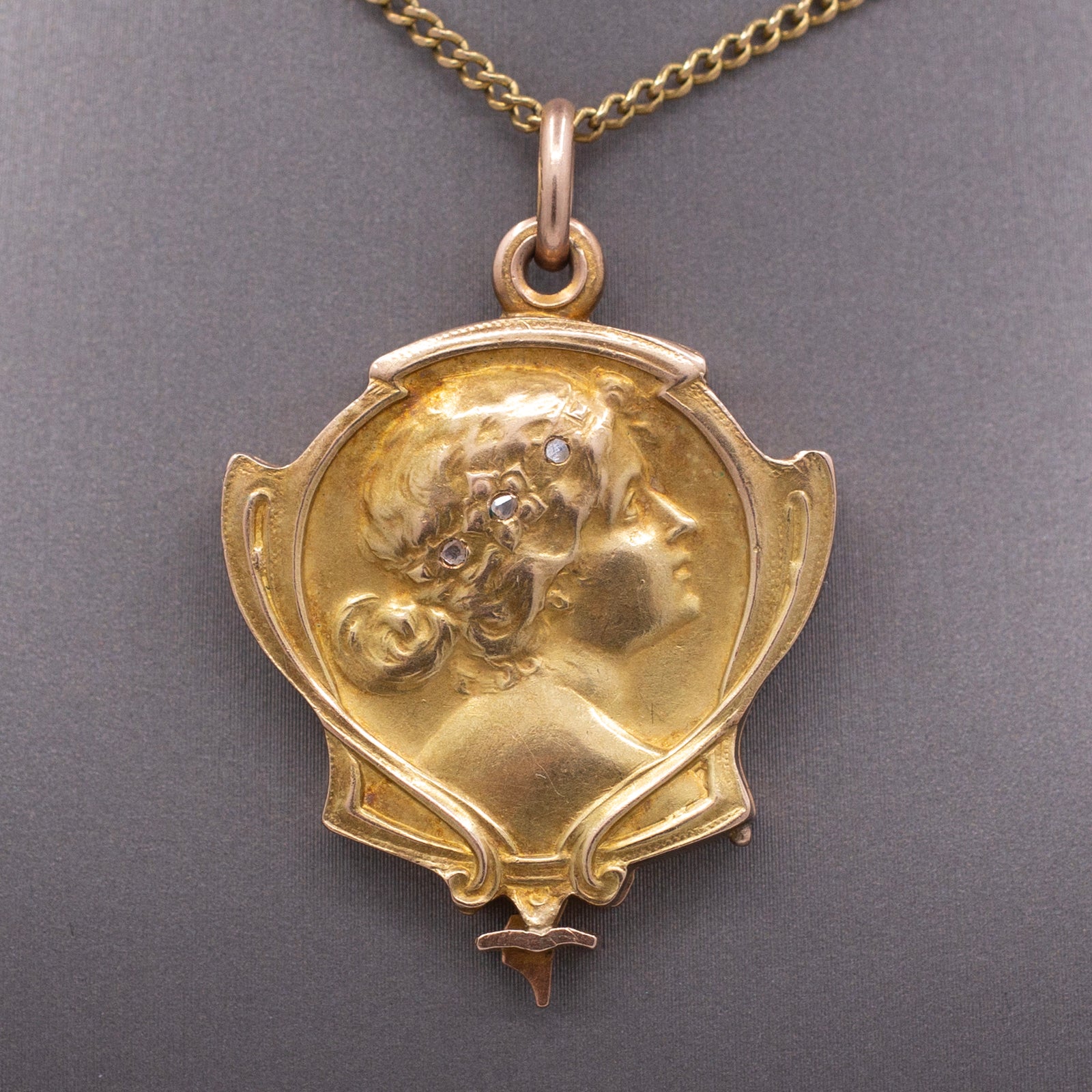 Exquisite Art Nouveau Locket with Diamond Slices in 18k Yellow Gold