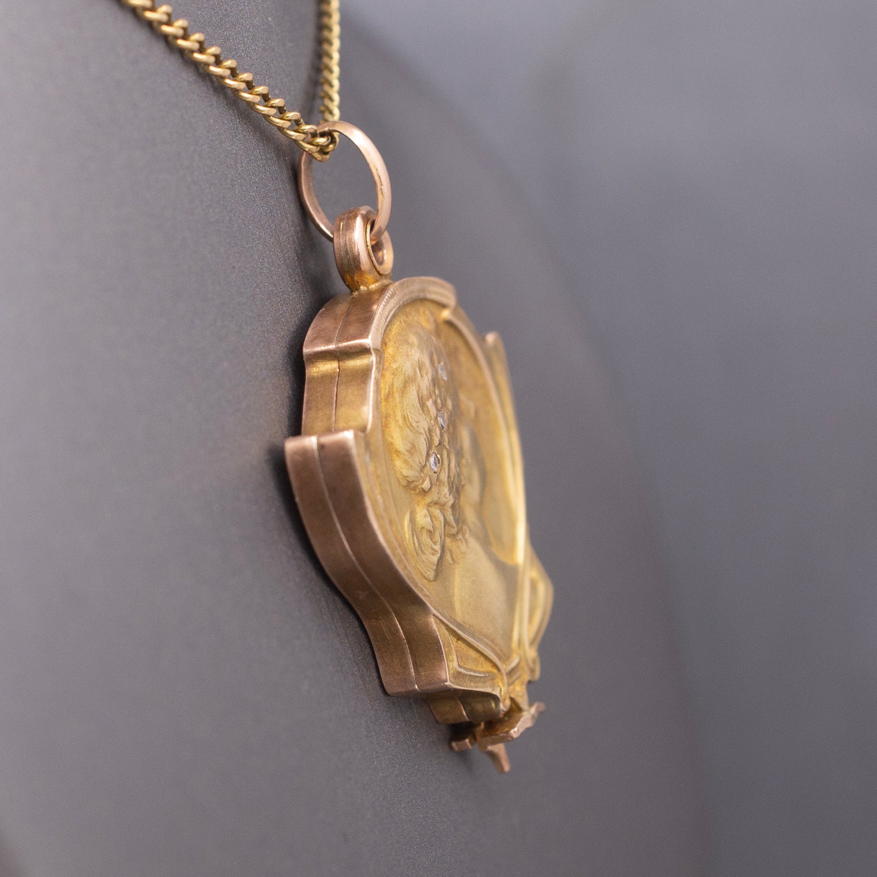 Exquisite Art Nouveau Locket with Diamond Slices in 18k Yellow Gold