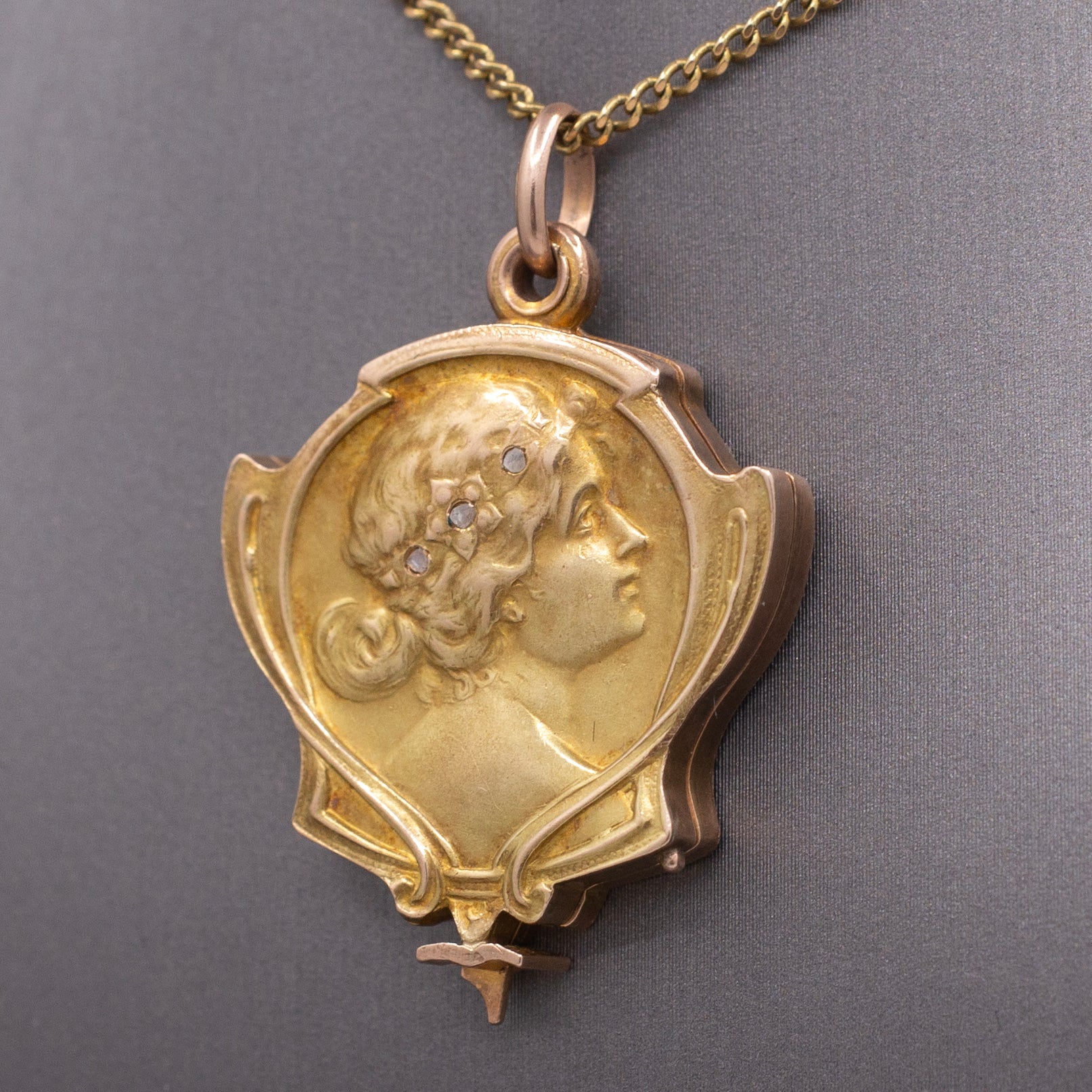 Exquisite Art Nouveau Locket with Diamond Slices in 18k Yellow Gold