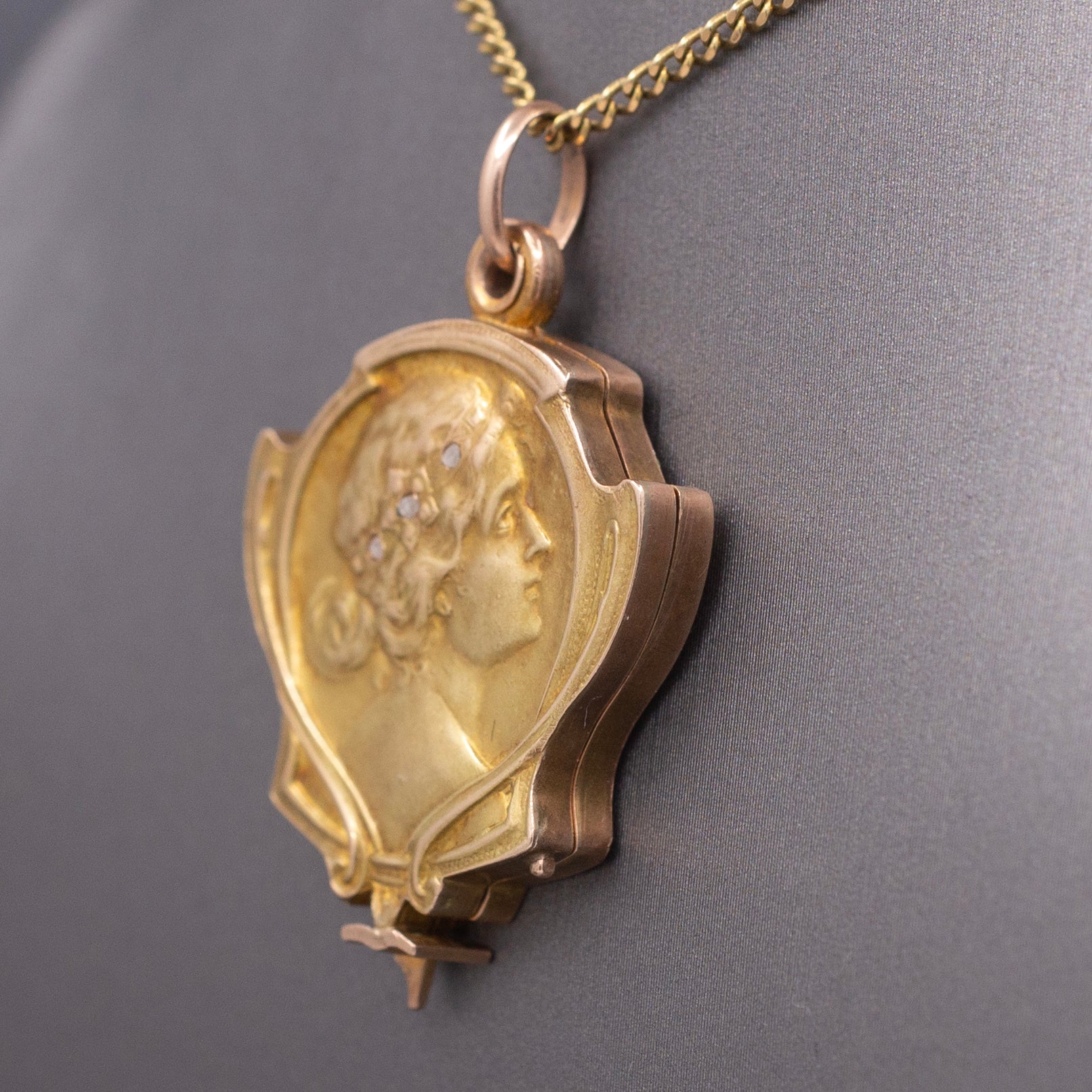 Exquisite Art Nouveau Locket with Diamond Slices in 18k Yellow Gold