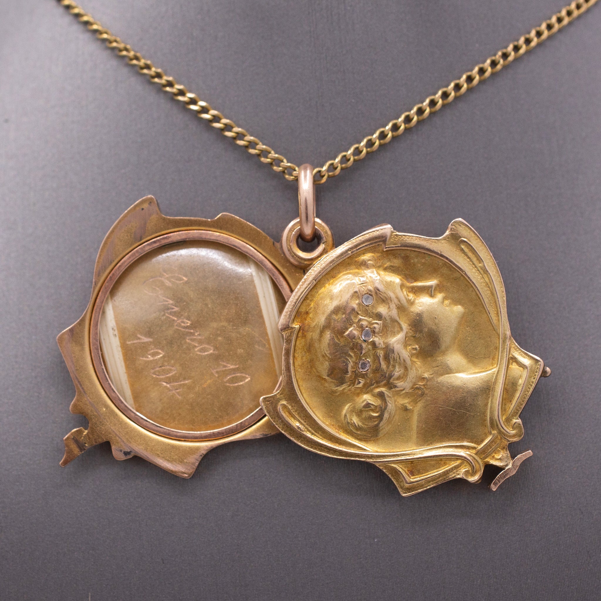 Exquisite Art Nouveau Locket with Diamond Slices in 18k Yellow Gold
