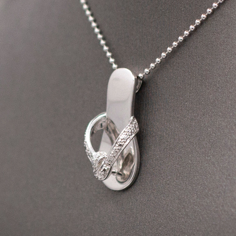 \Classic Hawaiian Flip Flop Sandal Pendant Charm Necklace in 14k White Gold