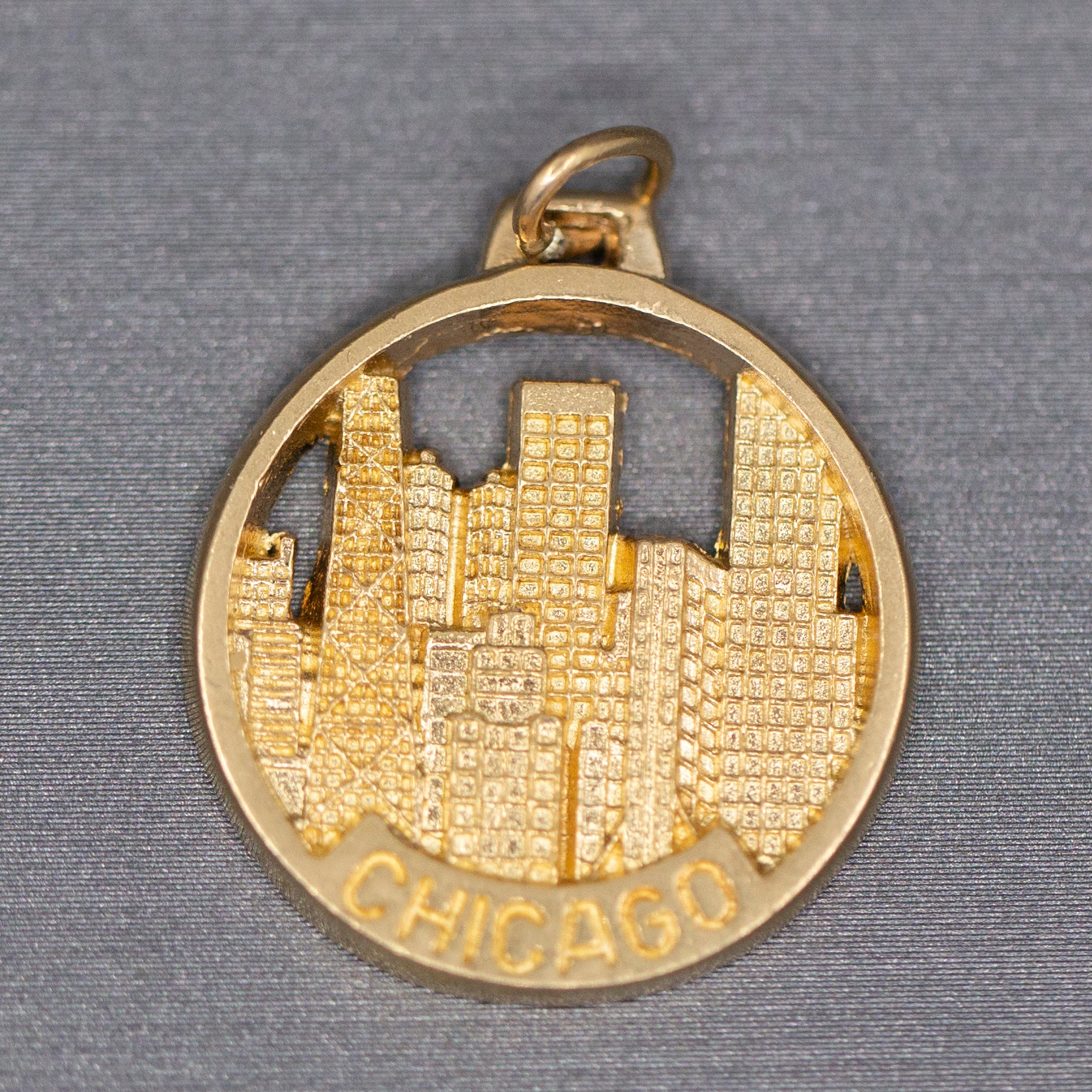 Vintage Chicago Skyline Windy City Chicagoland Pendant Charm in 14k Yellow Gold