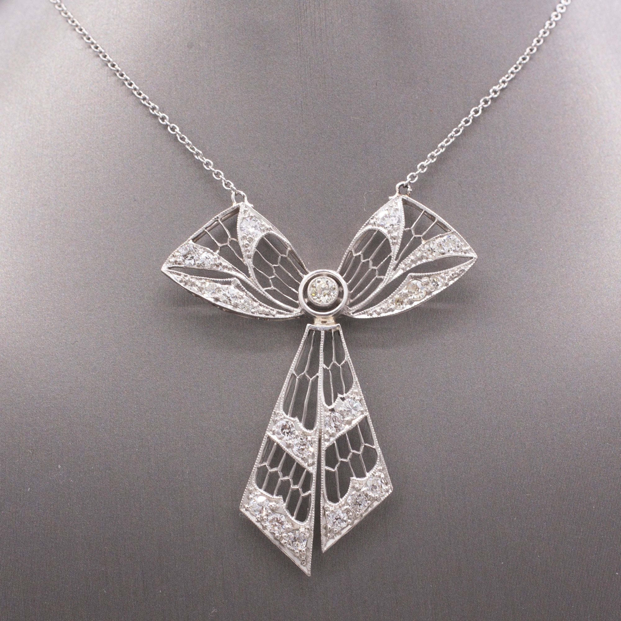 Exquisite Art Deco Old European Cut Diamond Bow Ribbon Necklace in 18k and Platinum