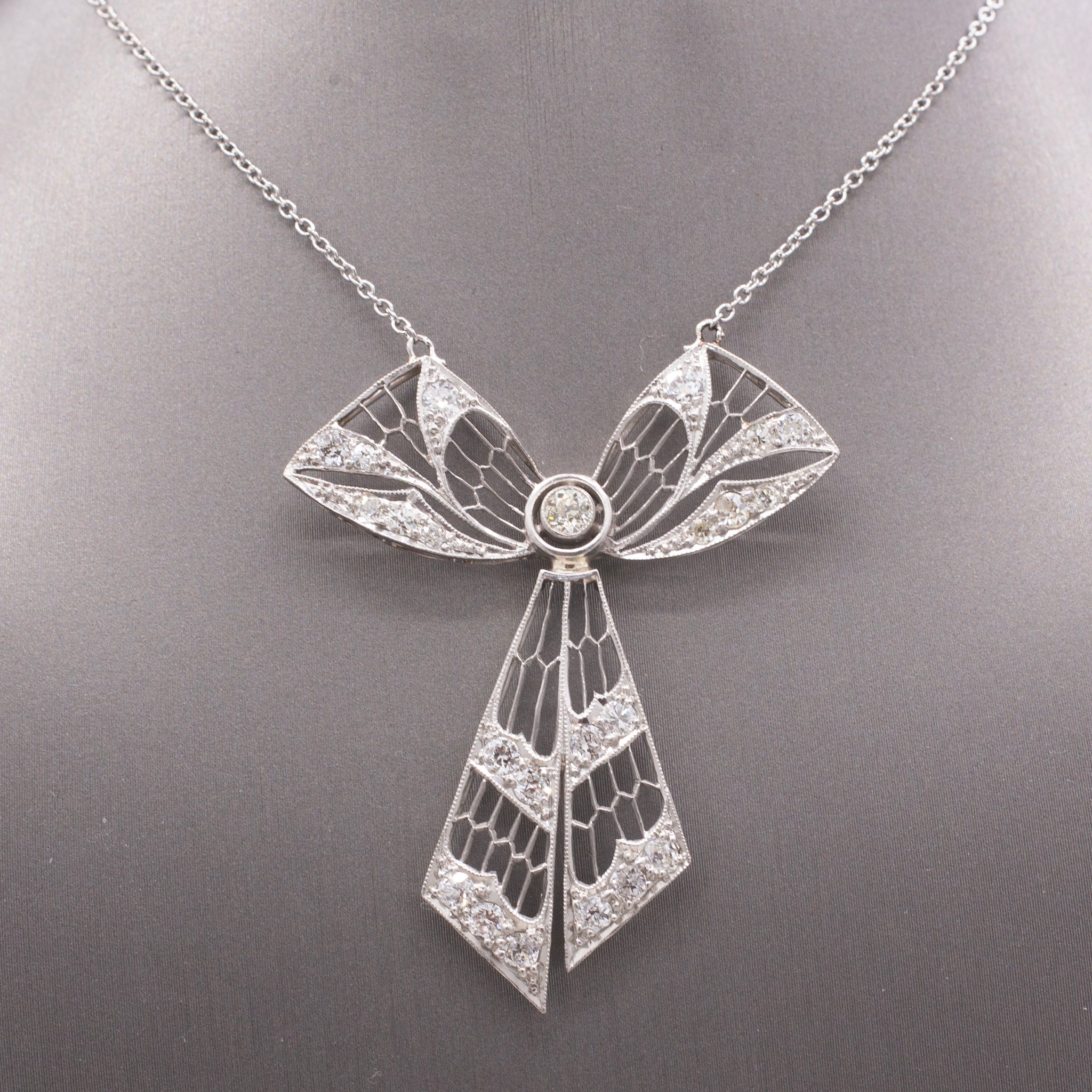 Exquisite Art Deco Old European Cut Diamond Bow Ribbon Necklace in 18k and Platinum