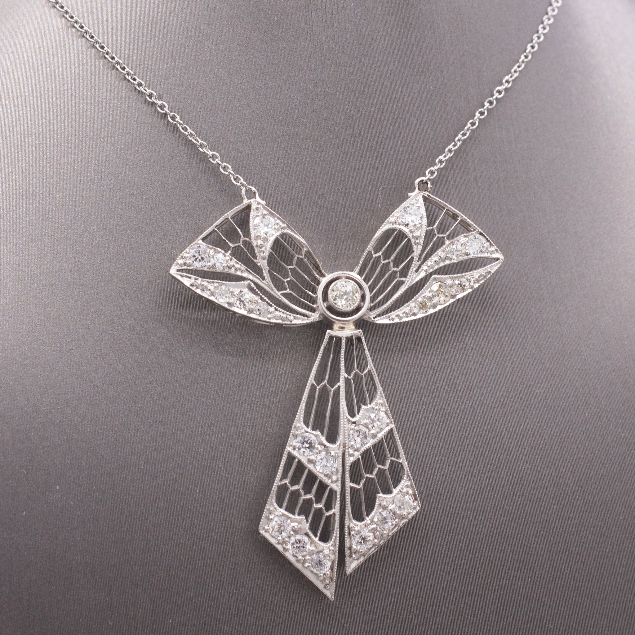 Exquisite Art Deco Old European Cut Diamond Bow Ribbon Necklace in 18k and Platinum