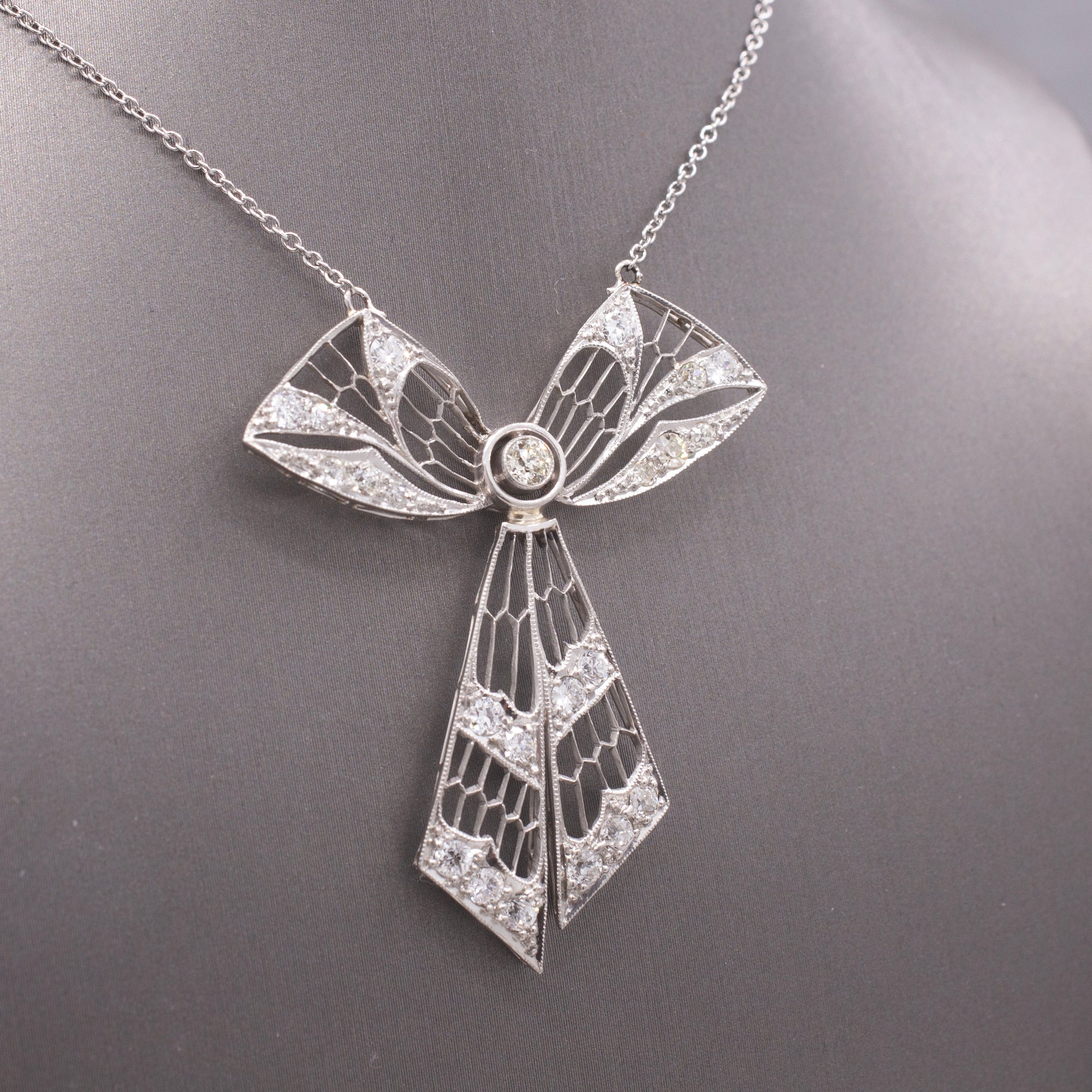 Exquisite Art Deco Old European Cut Diamond Bow Ribbon Necklace in 18k and Platinum