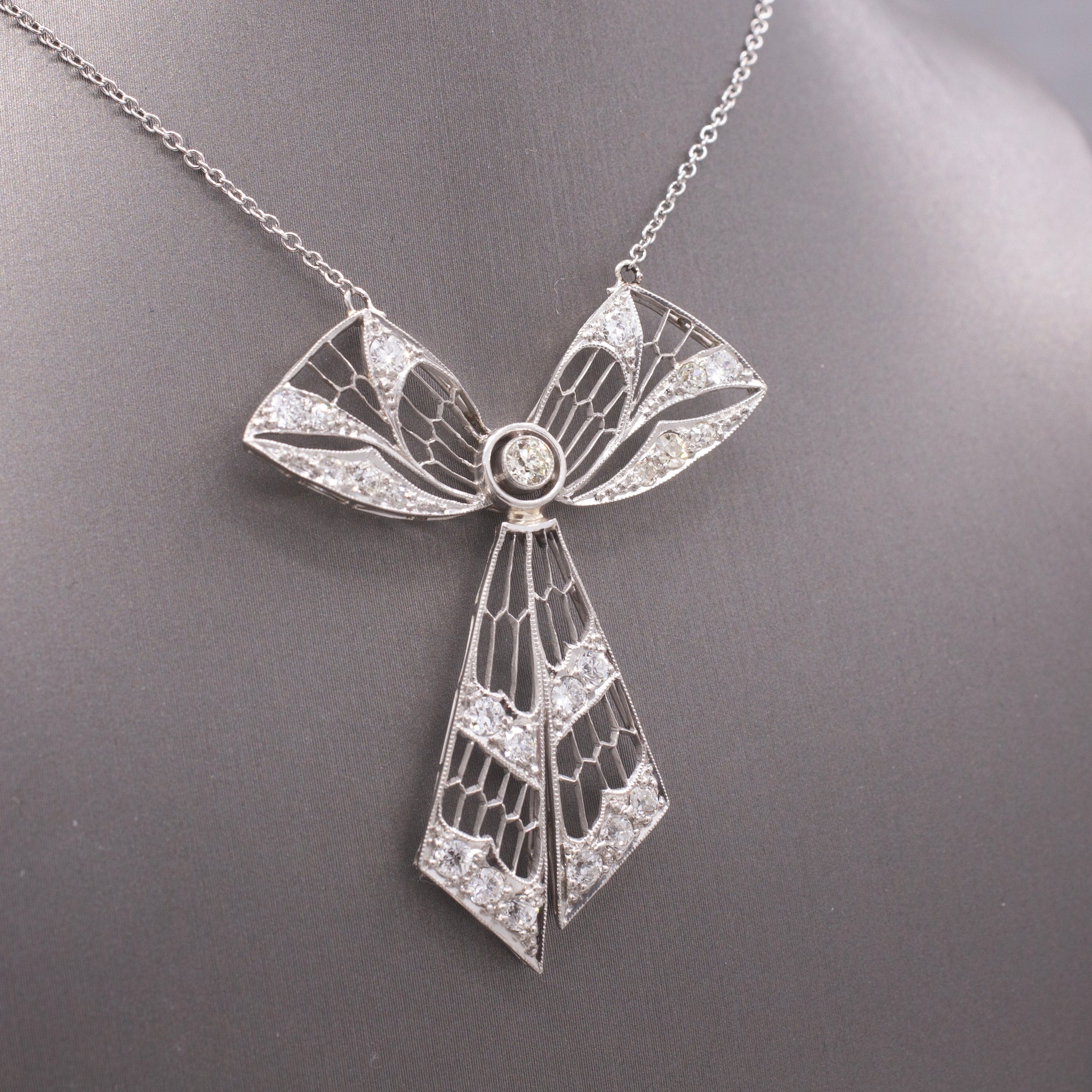 Exquisite Art Deco Old European Cut Diamond Bow Ribbon Necklace in 18k and Platinum