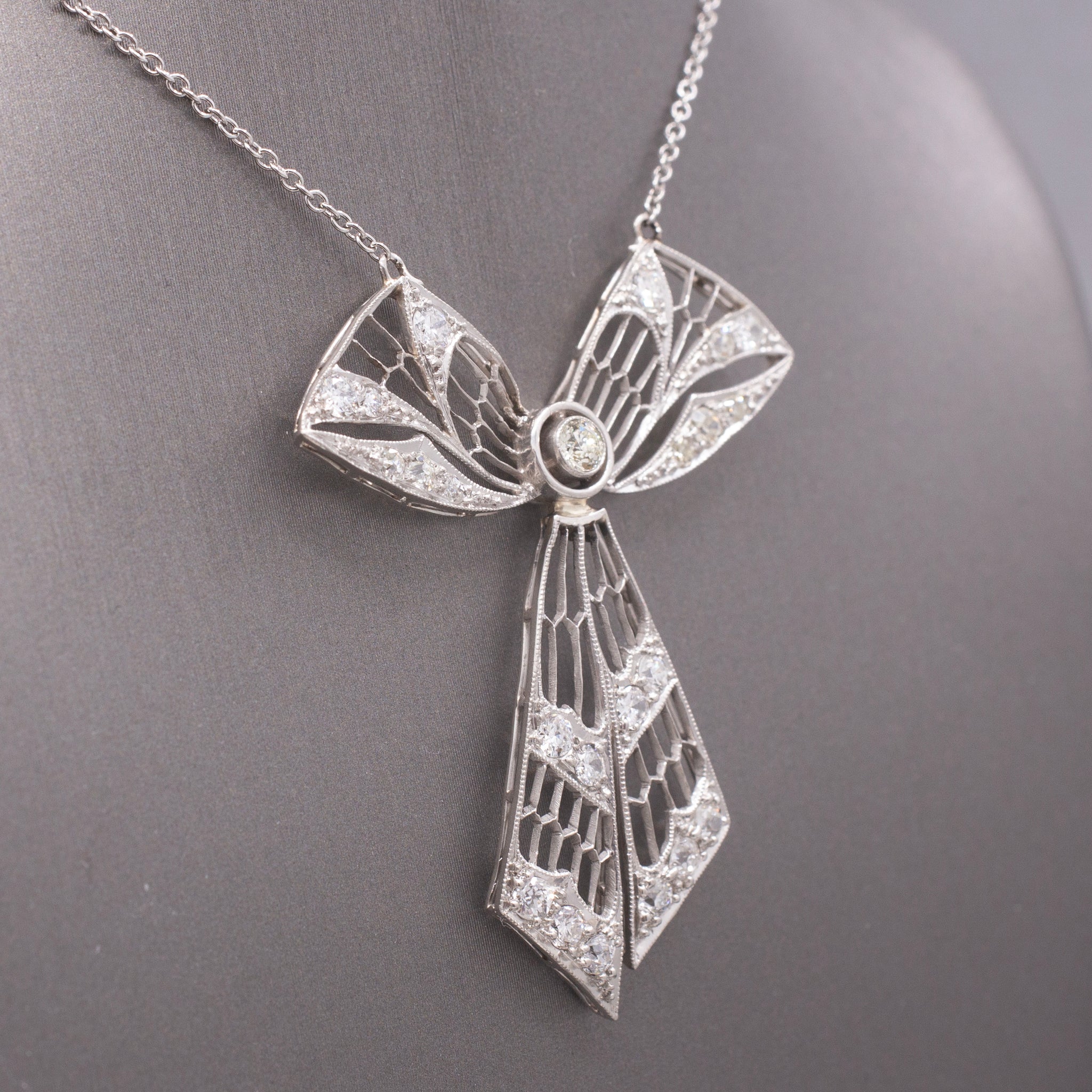 Exquisite Art Deco Old European Cut Diamond Bow Ribbon Necklace in 18k and Platinum
