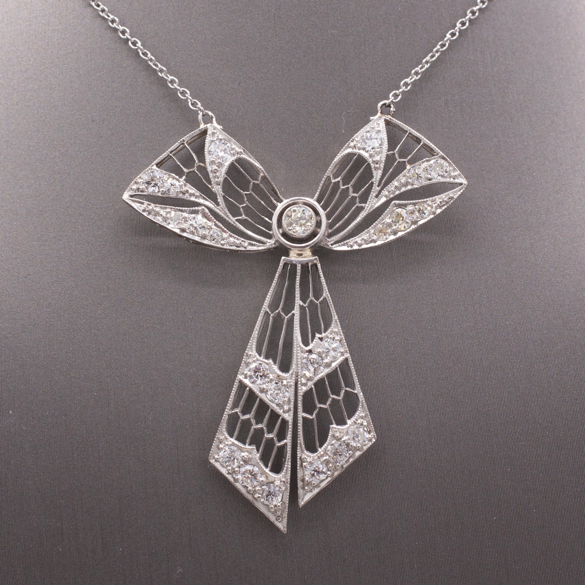 Exquisite Art Deco Old European Cut Diamond Bow Ribbon Necklace in 18k and Platinum