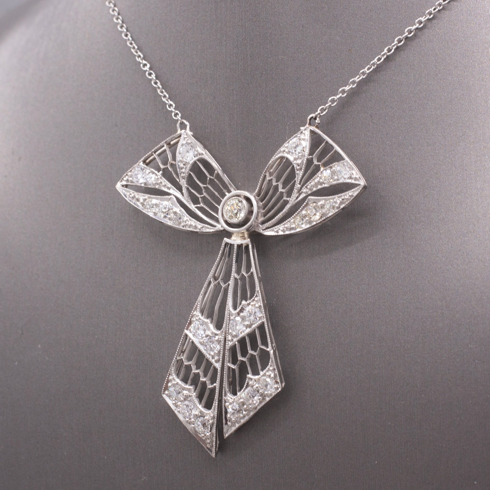 Exquisite Art Deco Old European Cut Diamond Bow Ribbon Necklace in 18k and Platinum