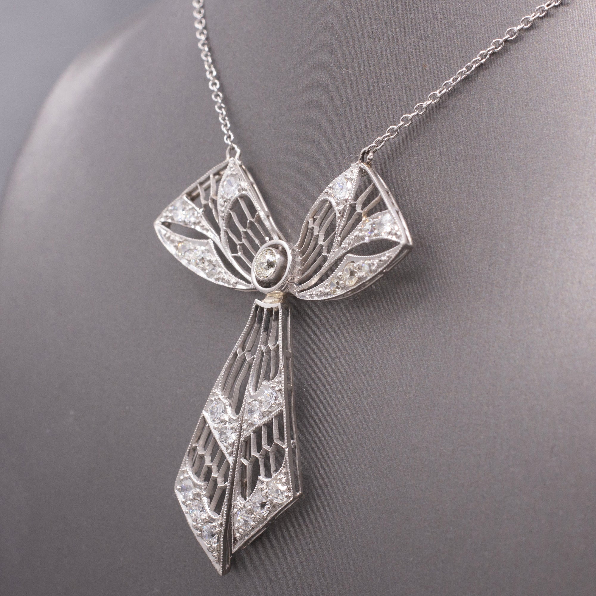 Exquisite Art Deco Old European Cut Diamond Bow Ribbon Necklace in 18k and Platinum
