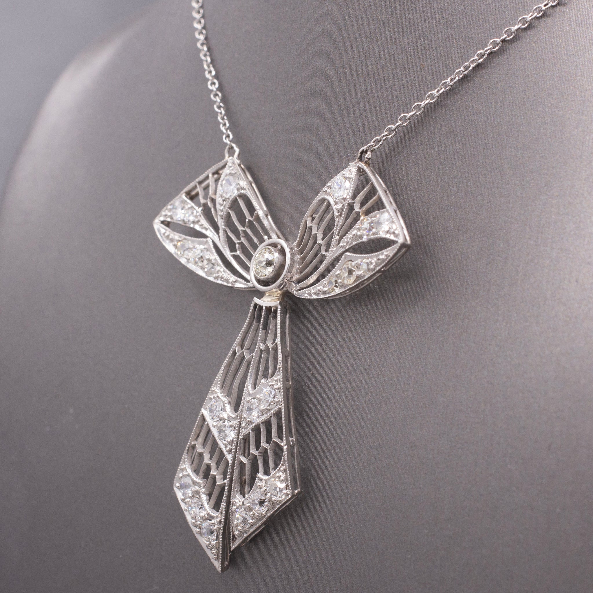 Exquisite Art Deco Old European Cut Diamond Bow Ribbon Necklace in 18k and Platinum