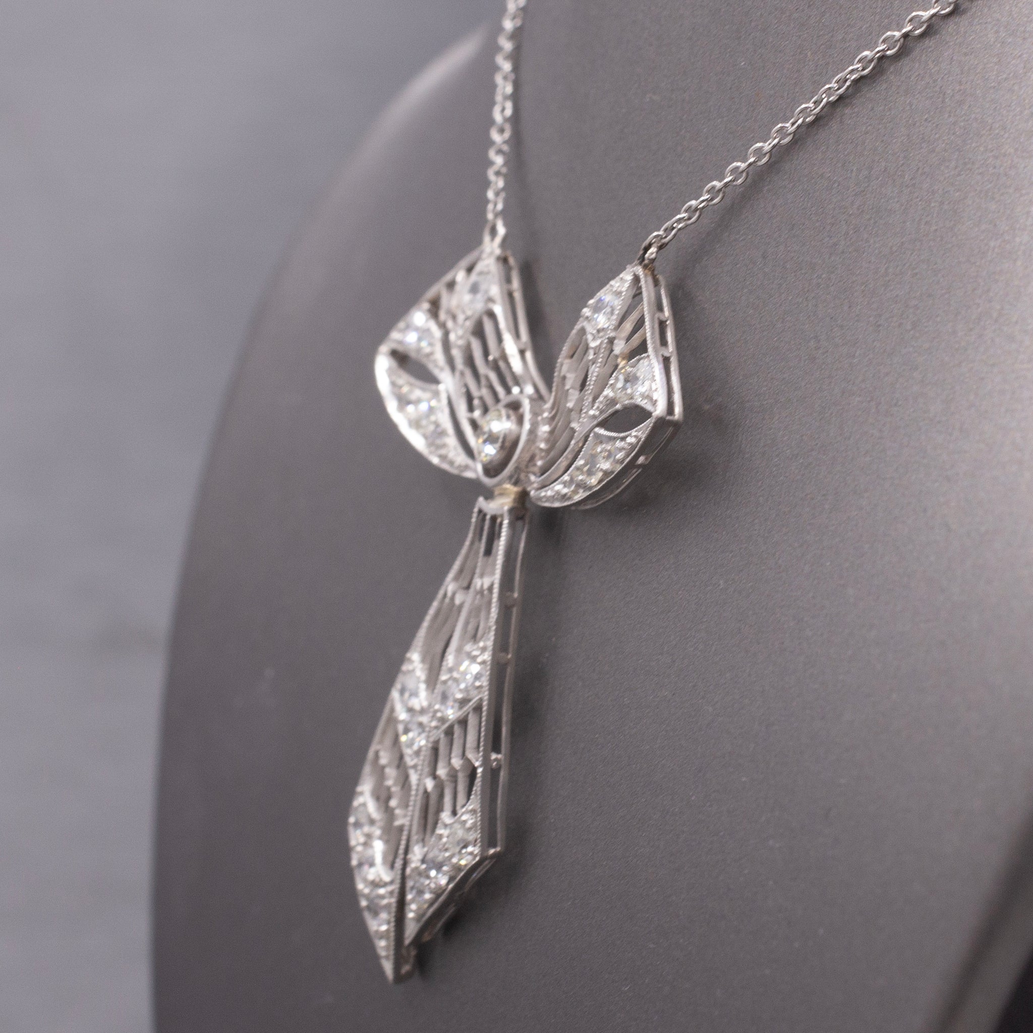 Exquisite Art Deco Old European Cut Diamond Bow Ribbon Necklace in 18k and Platinum