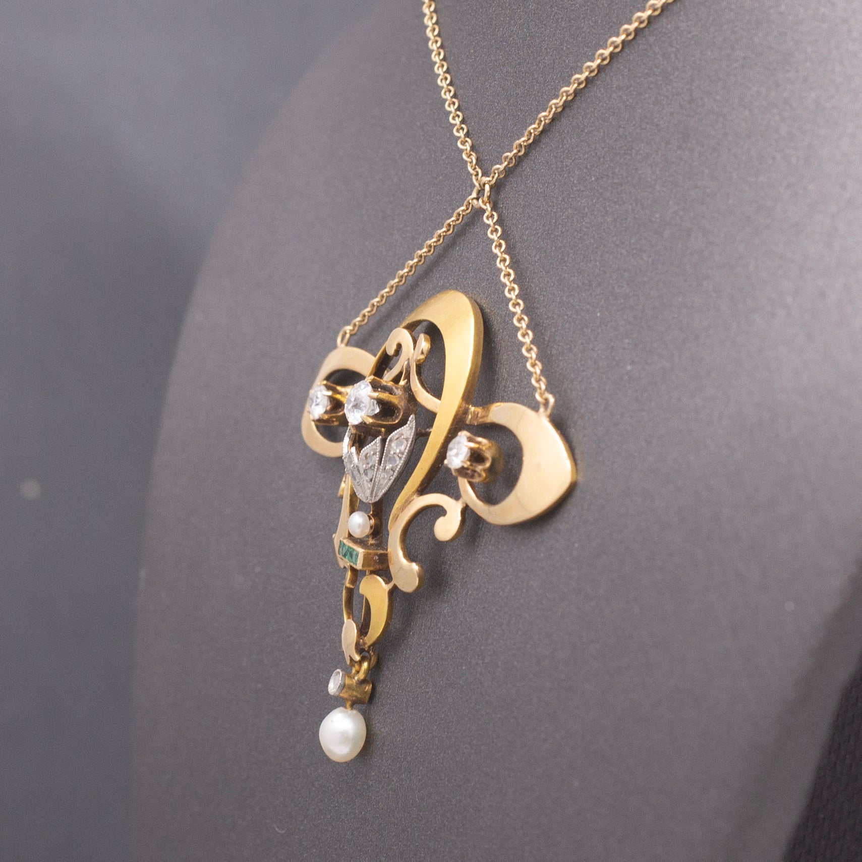 Art Nouveau Diamond Emerald and Pearl Lavalier Necklace in 14k Yellow Gold