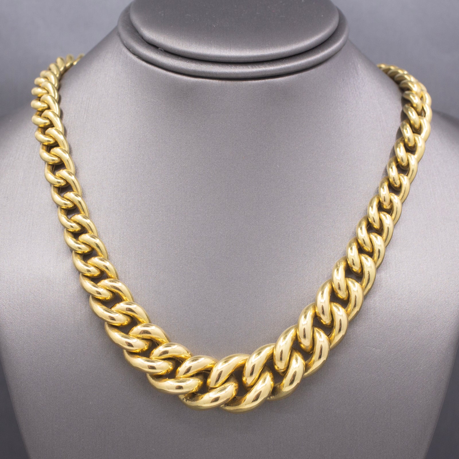 Lady's Graduated Curb Chain Link Necklace in 18k Yellow Gold 17.5"