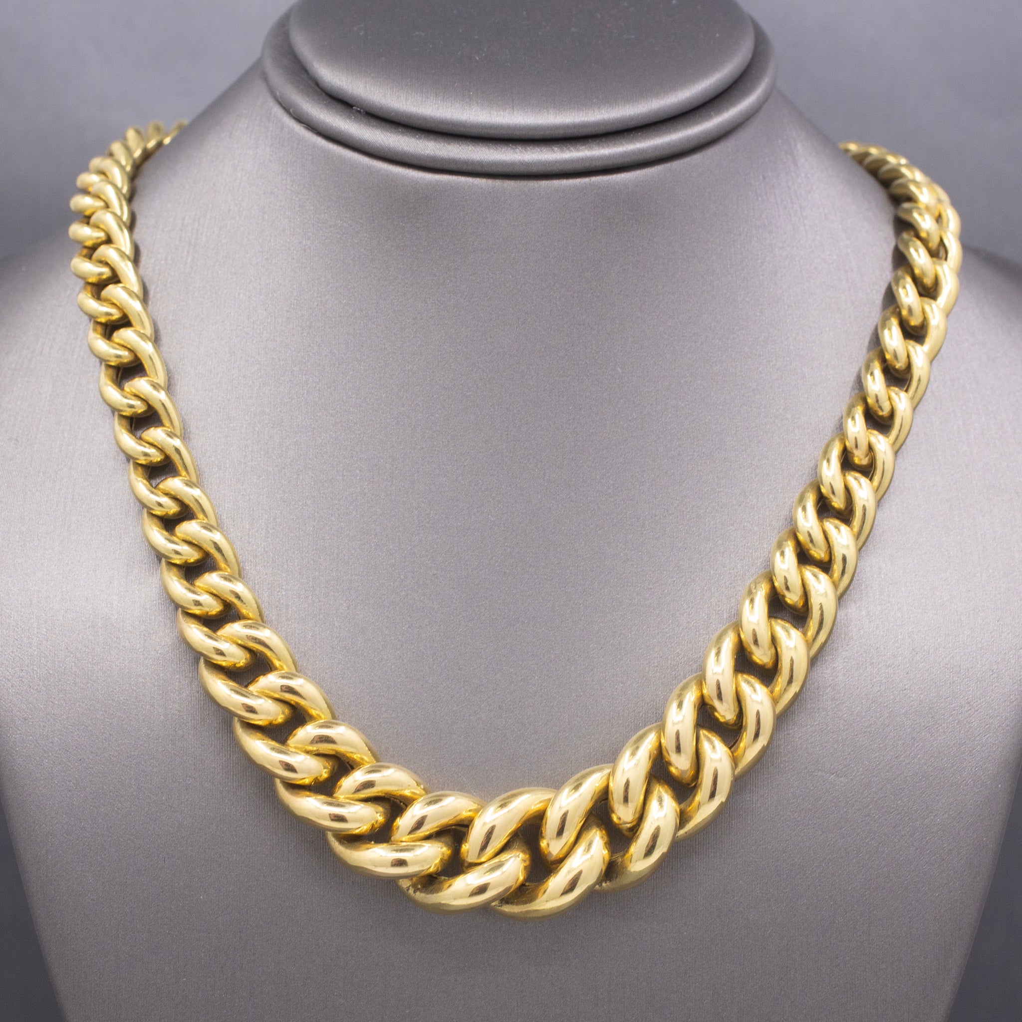 Lady's Graduated Curb Chain Link Necklace in 18k Yellow Gold 17.5"