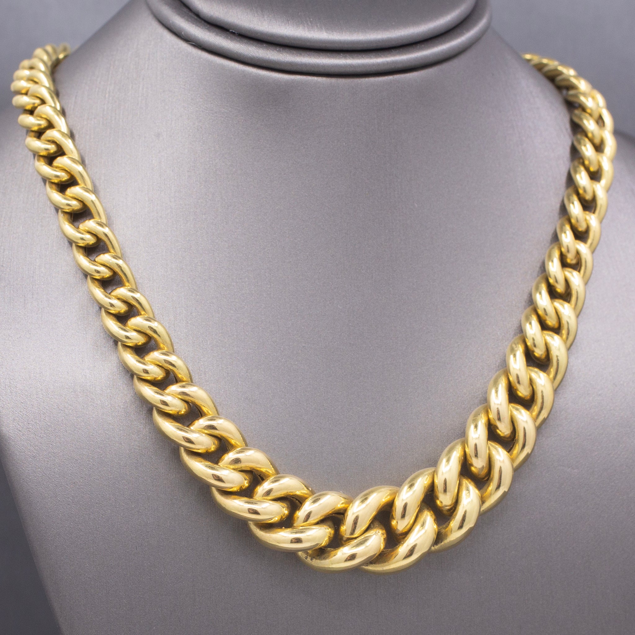 Lady's Graduated Curb Chain Link Necklace in 18k Yellow Gold 17.5"