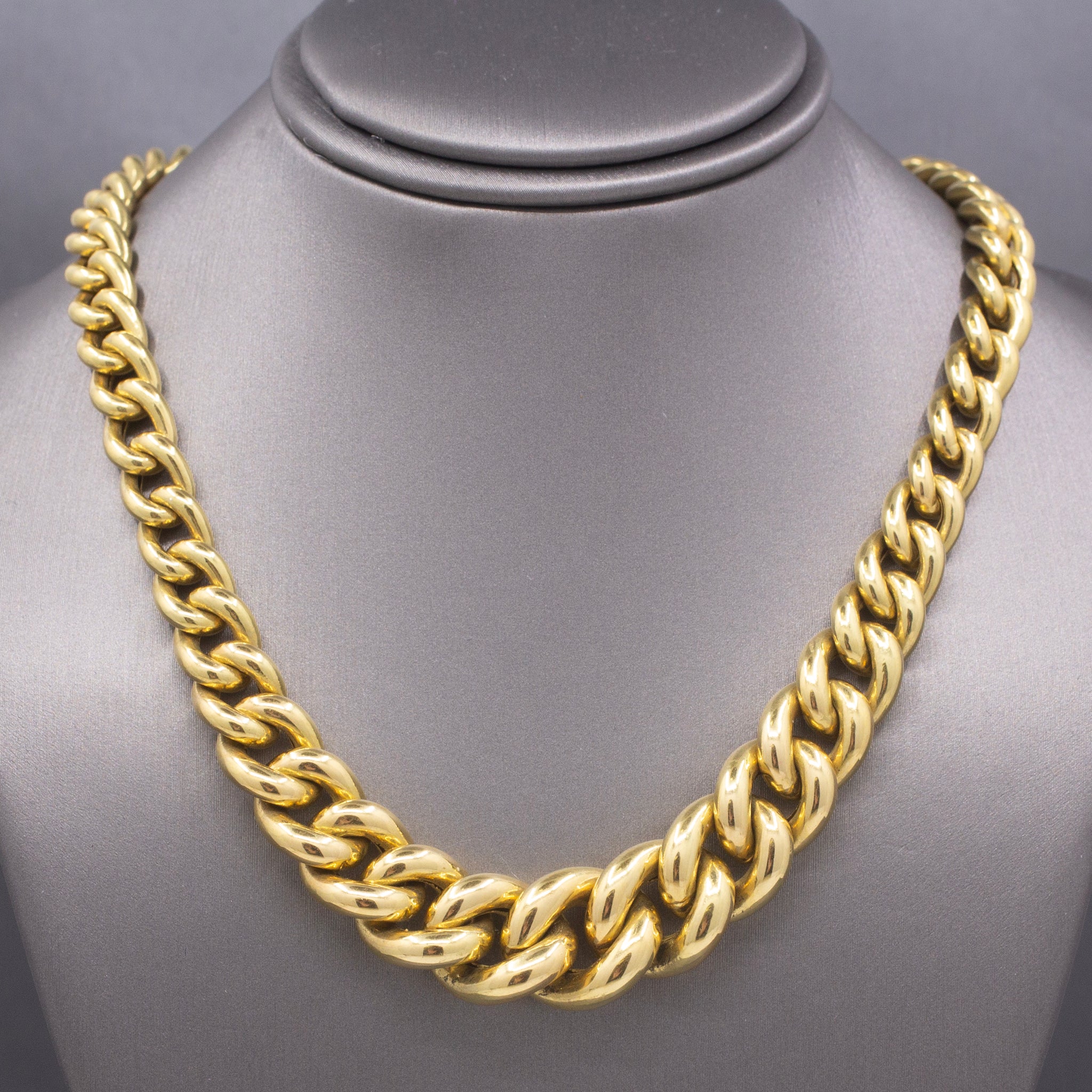 Lady's Graduated Curb Chain Link Necklace in 18k Yellow Gold 17.5"
