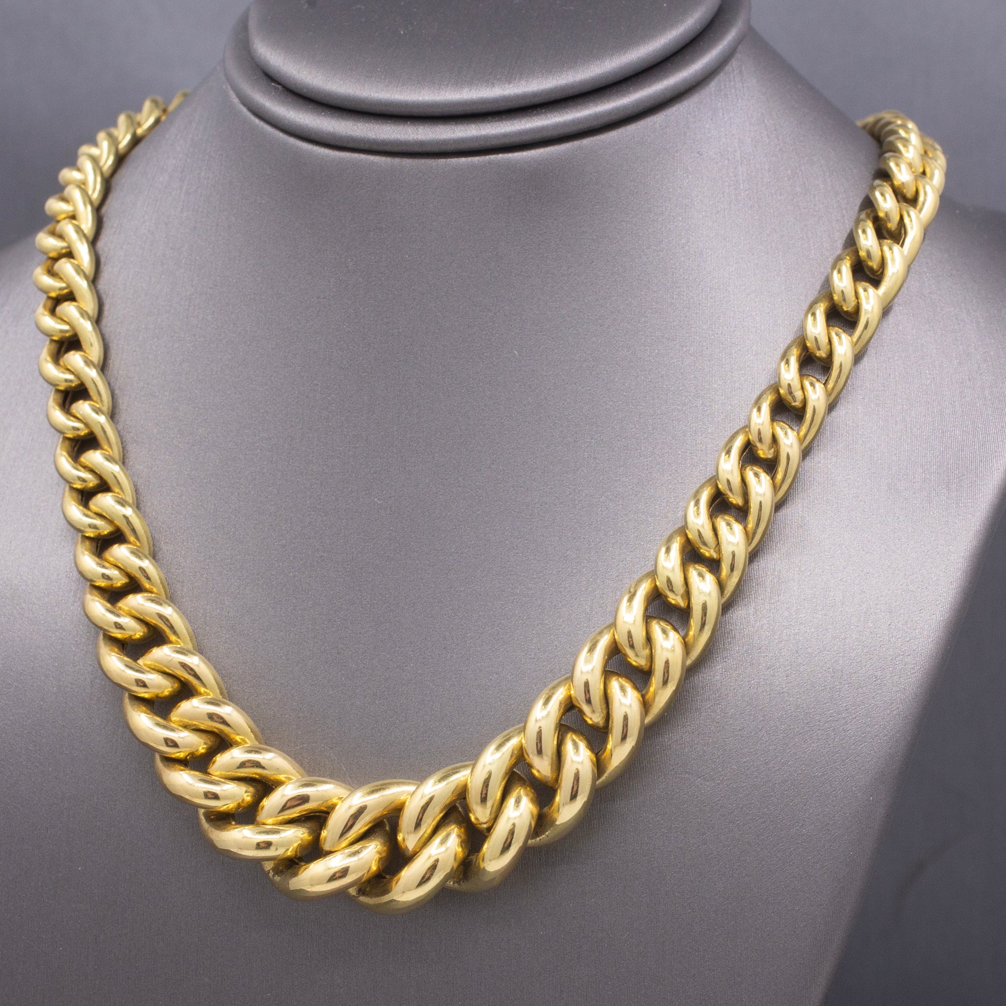 Lady's Graduated Curb Chain Link Necklace in 18k Yellow Gold 17.5"