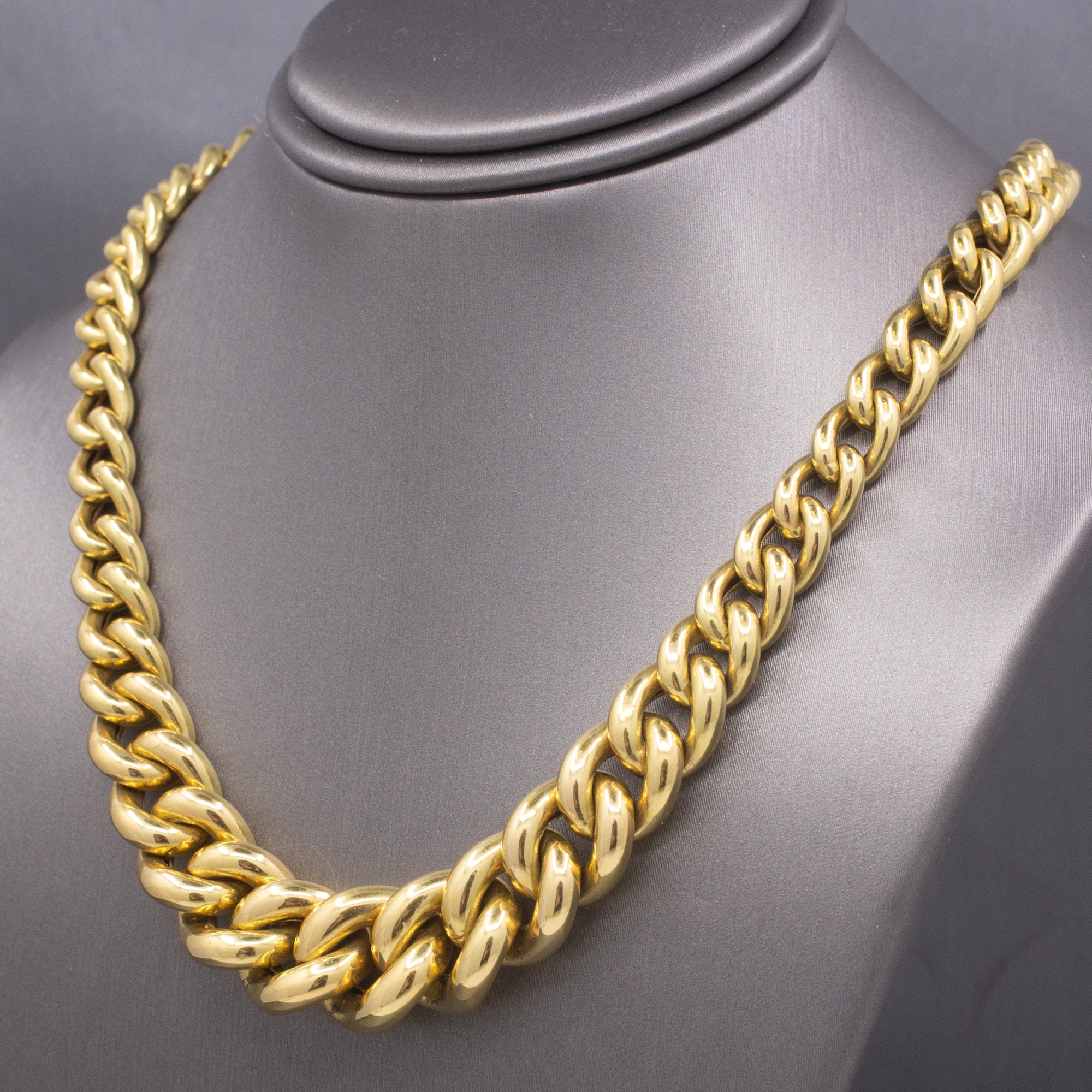 Lady's Graduated Curb Chain Link Necklace in 18k Yellow Gold 17.5"