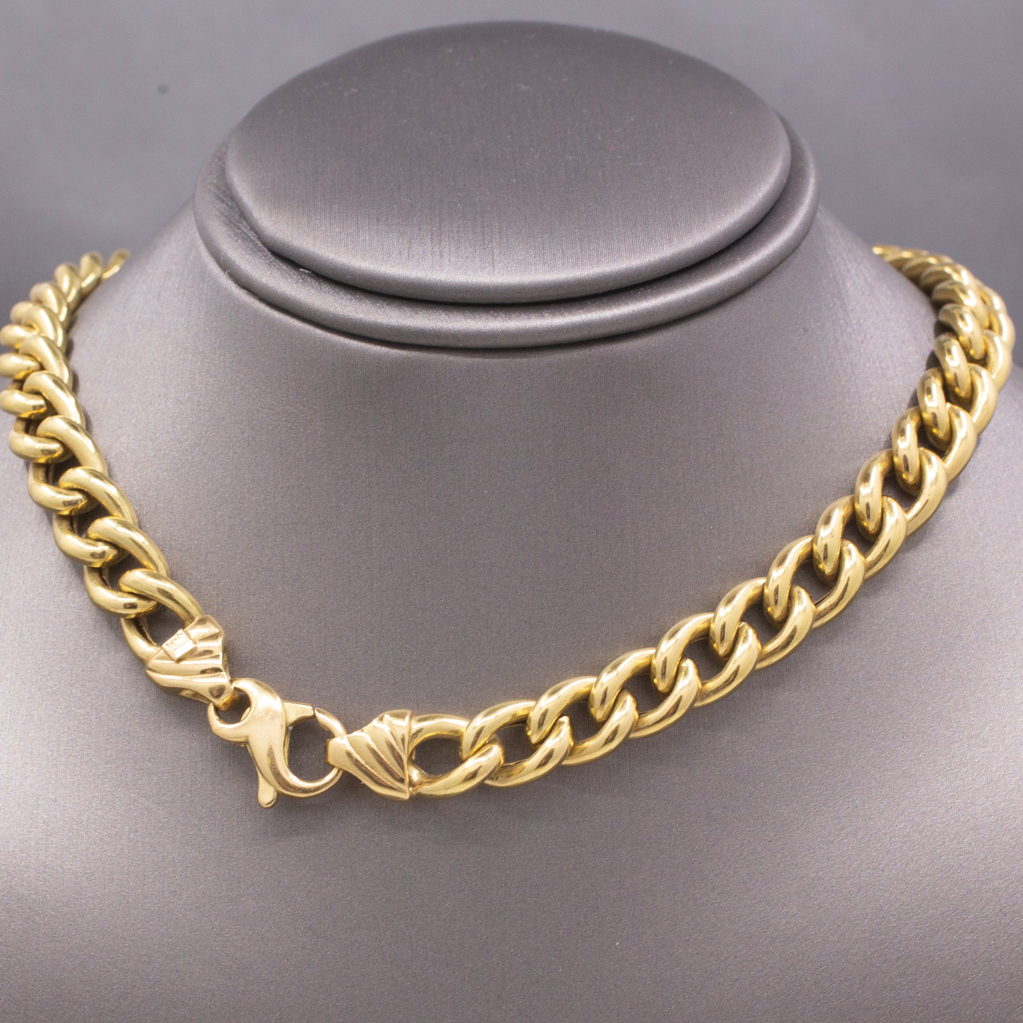 Lady's Graduated Curb Chain Link Necklace in 18k Yellow Gold 17.5"