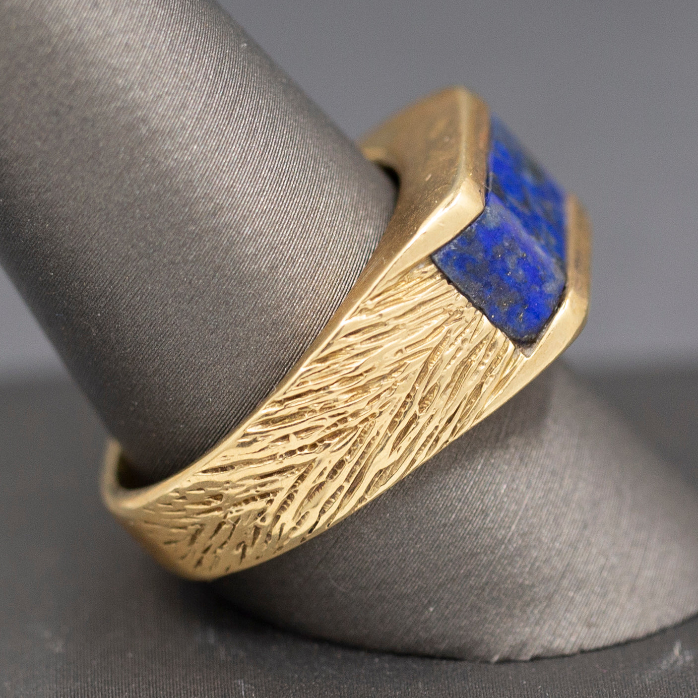 Men's Lapis Inlay Textured Signet Style Band Ring in 14k Yellow Gold