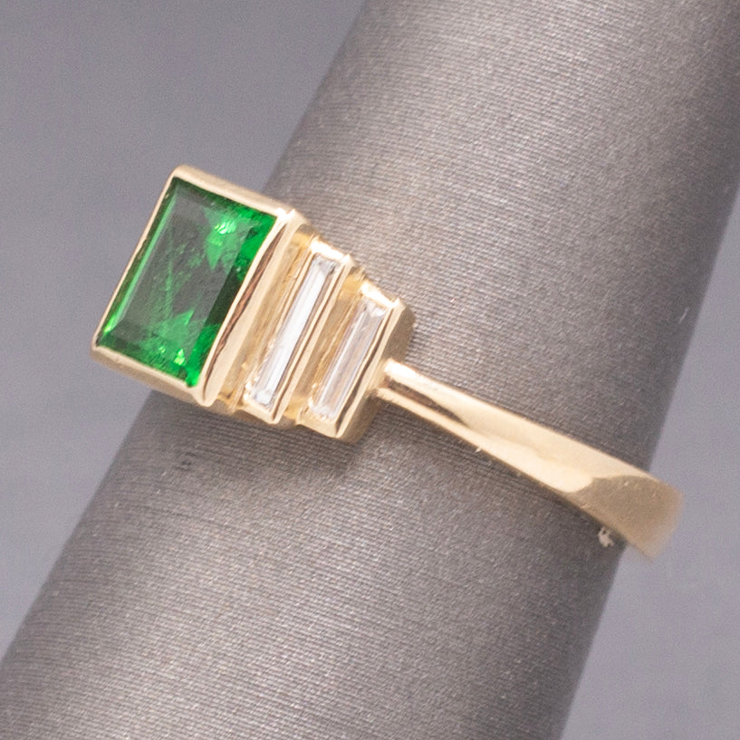 Elegant GIA Certified Tsavorite Garnet and Baguette Cut Diamond Ring in 14k Yellow Gold