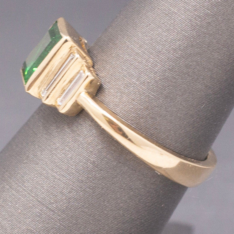 Elegant GIA Certified Tsavorite Garnet and Baguette Cut Diamond Ring in 14k Yellow Gold