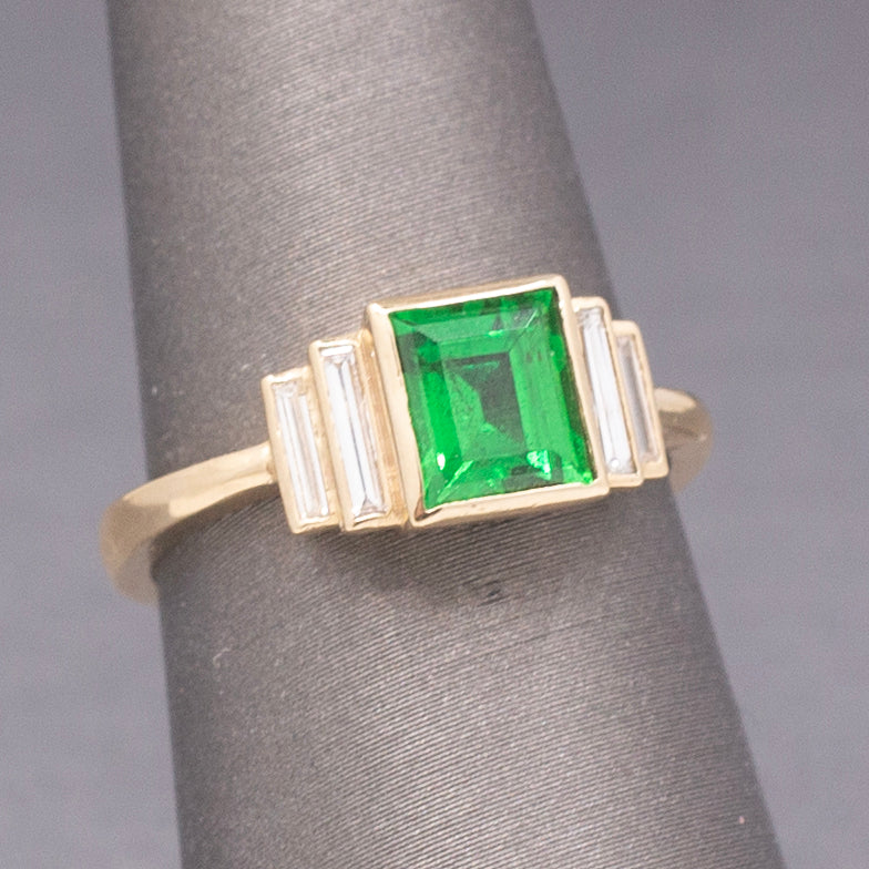 Elegant GIA Certified Tsavorite Garnet and Baguette Cut Diamond Ring in 14k Yellow Gold
